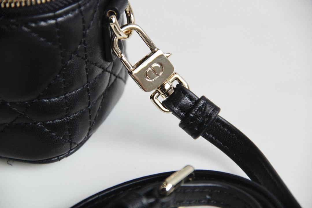 D10r Mini Travel Vanity