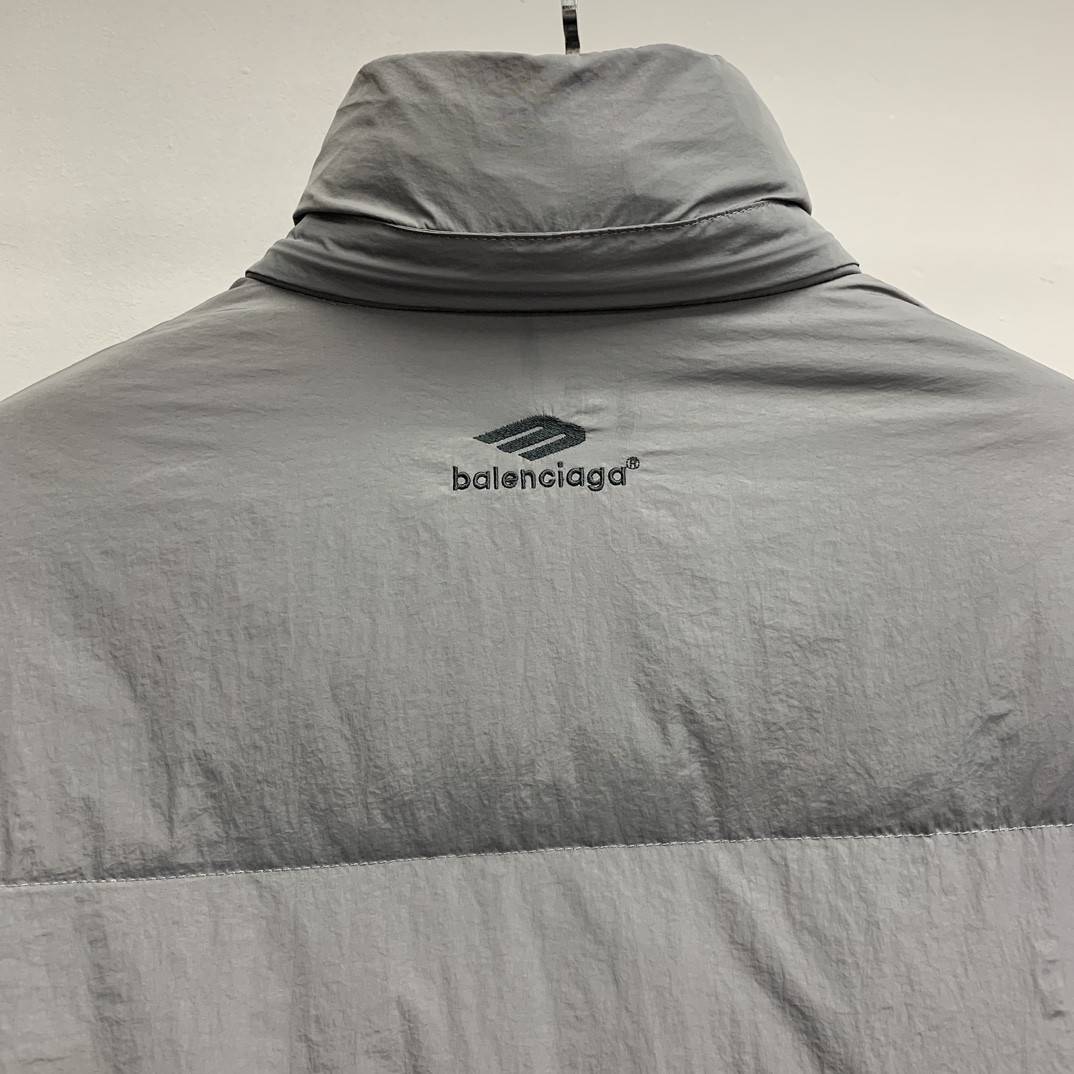 Ba1en*iaga embroidered down jacket