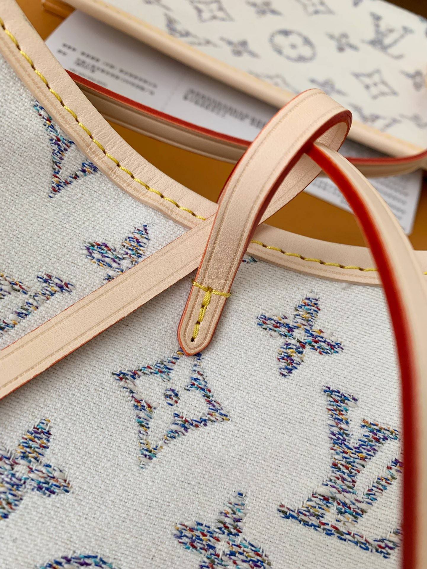 L*V Carryall small handbag M24707  Size：29*24*12cm