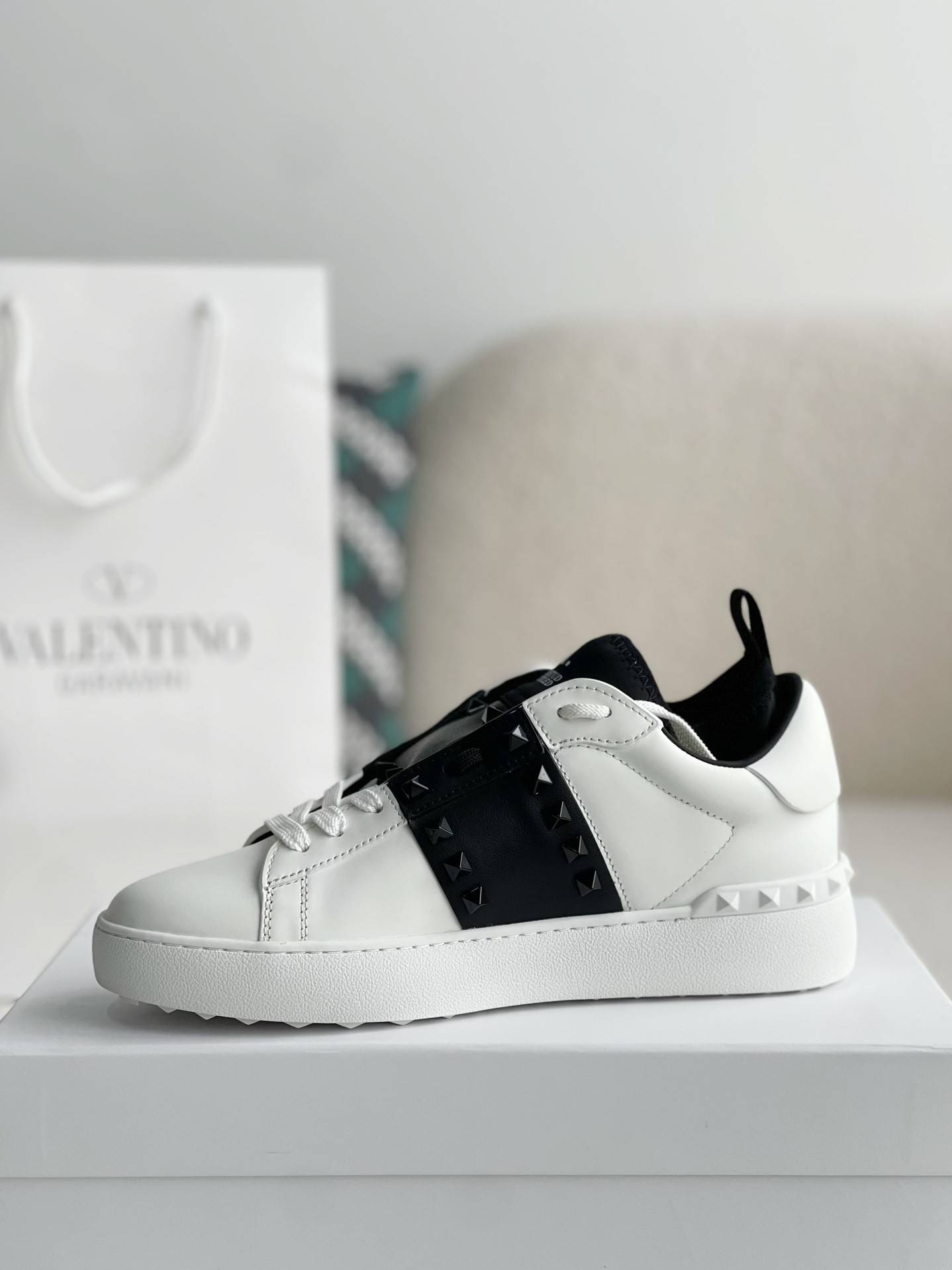 Va1e*ntin0 One Stud Sneakers