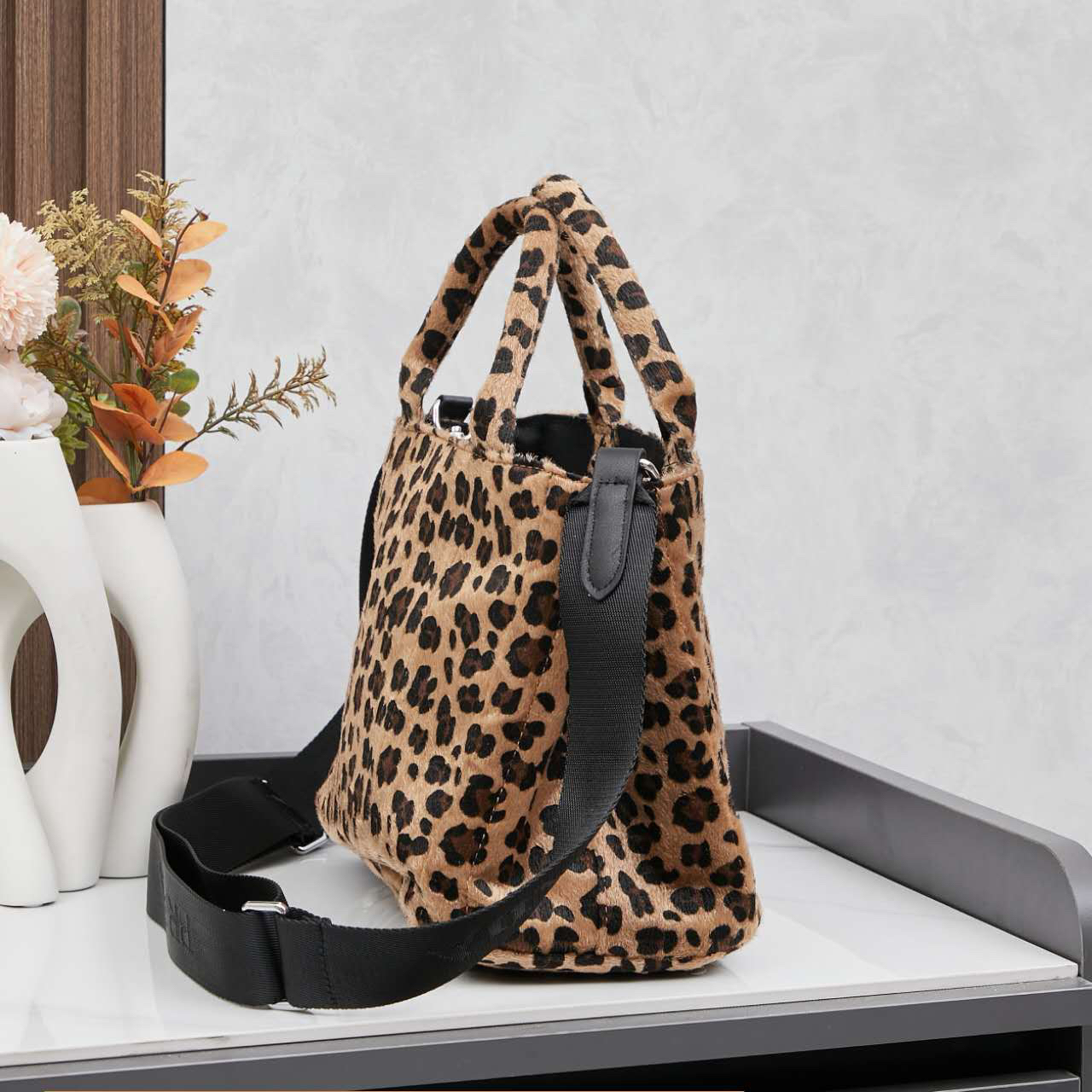 Pra*a adasoftlux leopard killer bag texture is very high-end size 29x20x15, model 2480