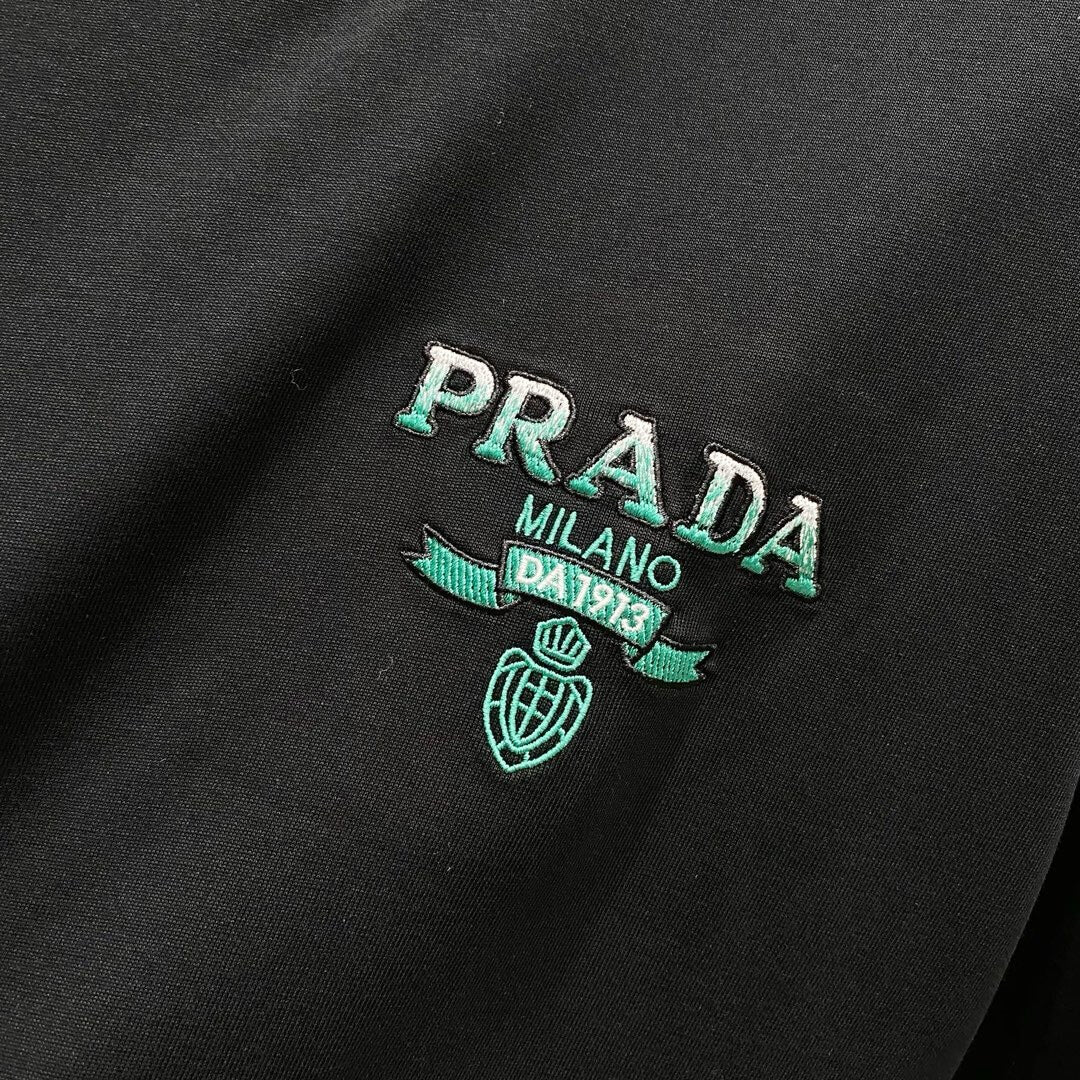 Green Pattern Embroidery T Shirt