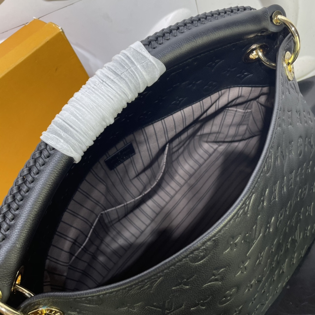 L0vis Vvtt0n Artsy Bag