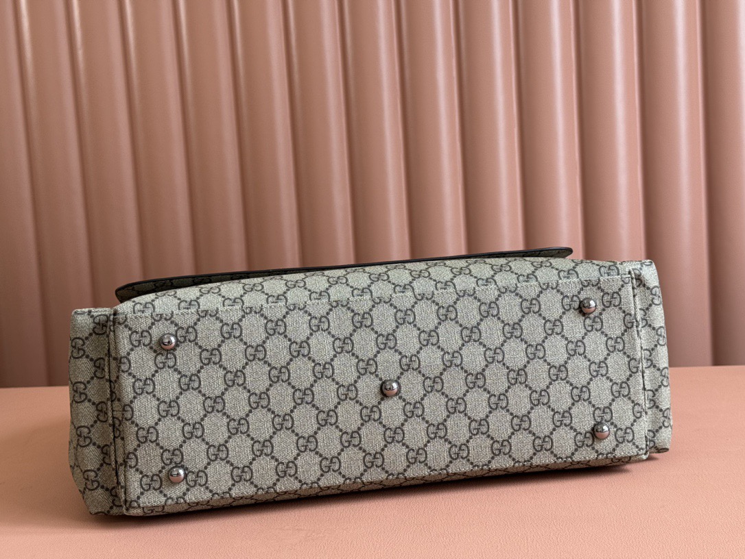 Gvc*1 Unisex! Hot selling classic diaper bag Sureme Model: 211131 Size: 44x28x14cm