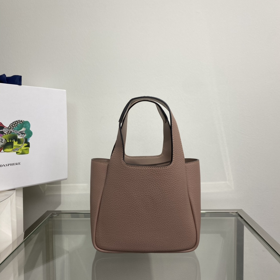 Pra*a Crochet Tote Bag