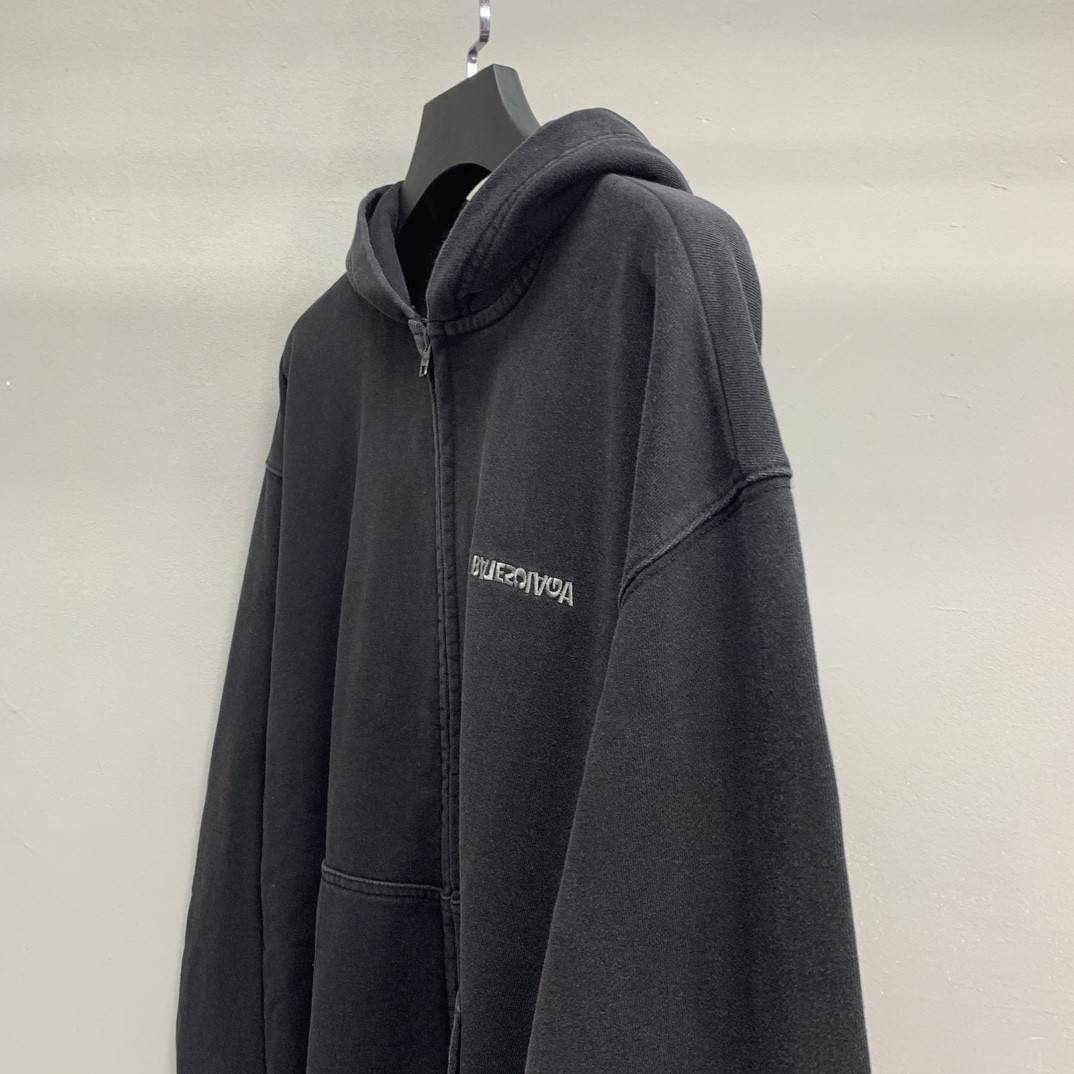 Ba1en*iaga embroidered sweatshirt