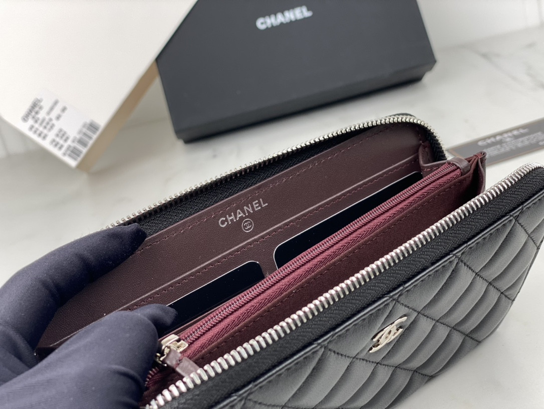Chanle Zipped Wallet