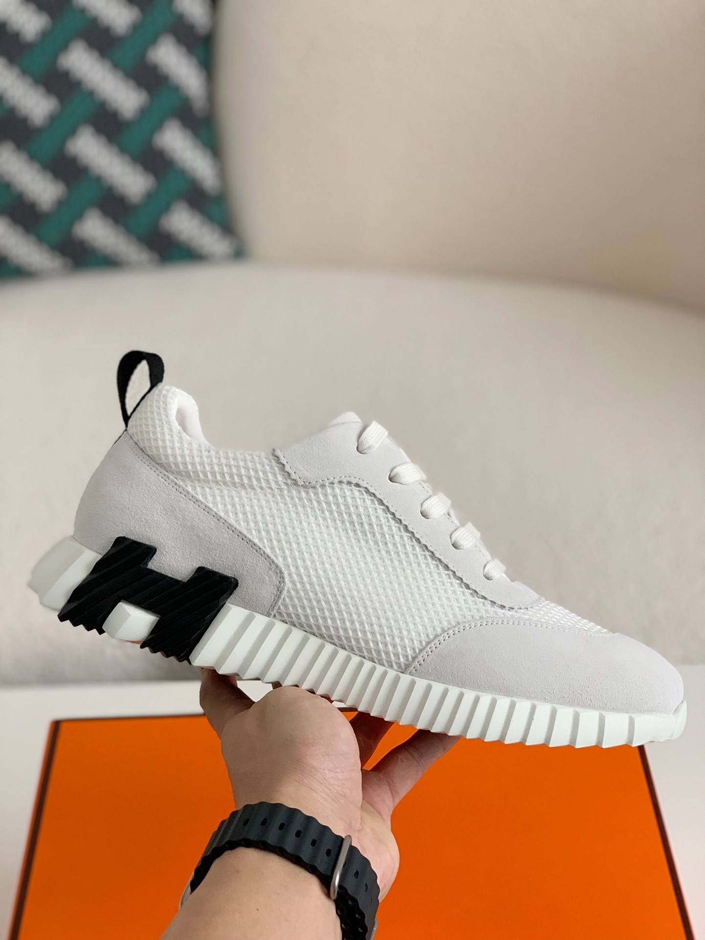H**me5 Department sneakers