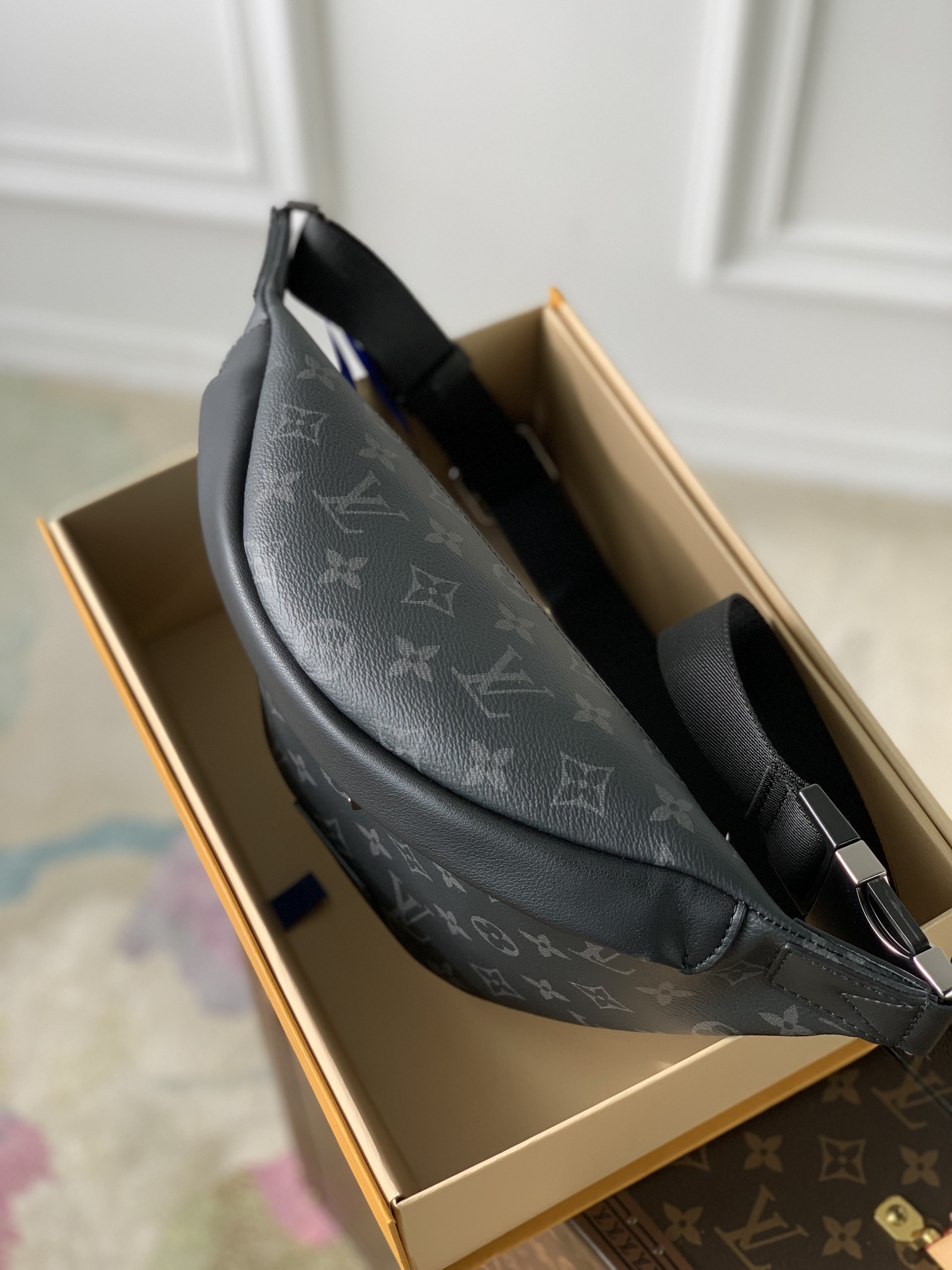 L0vis Vvtt0n Discovery Bag