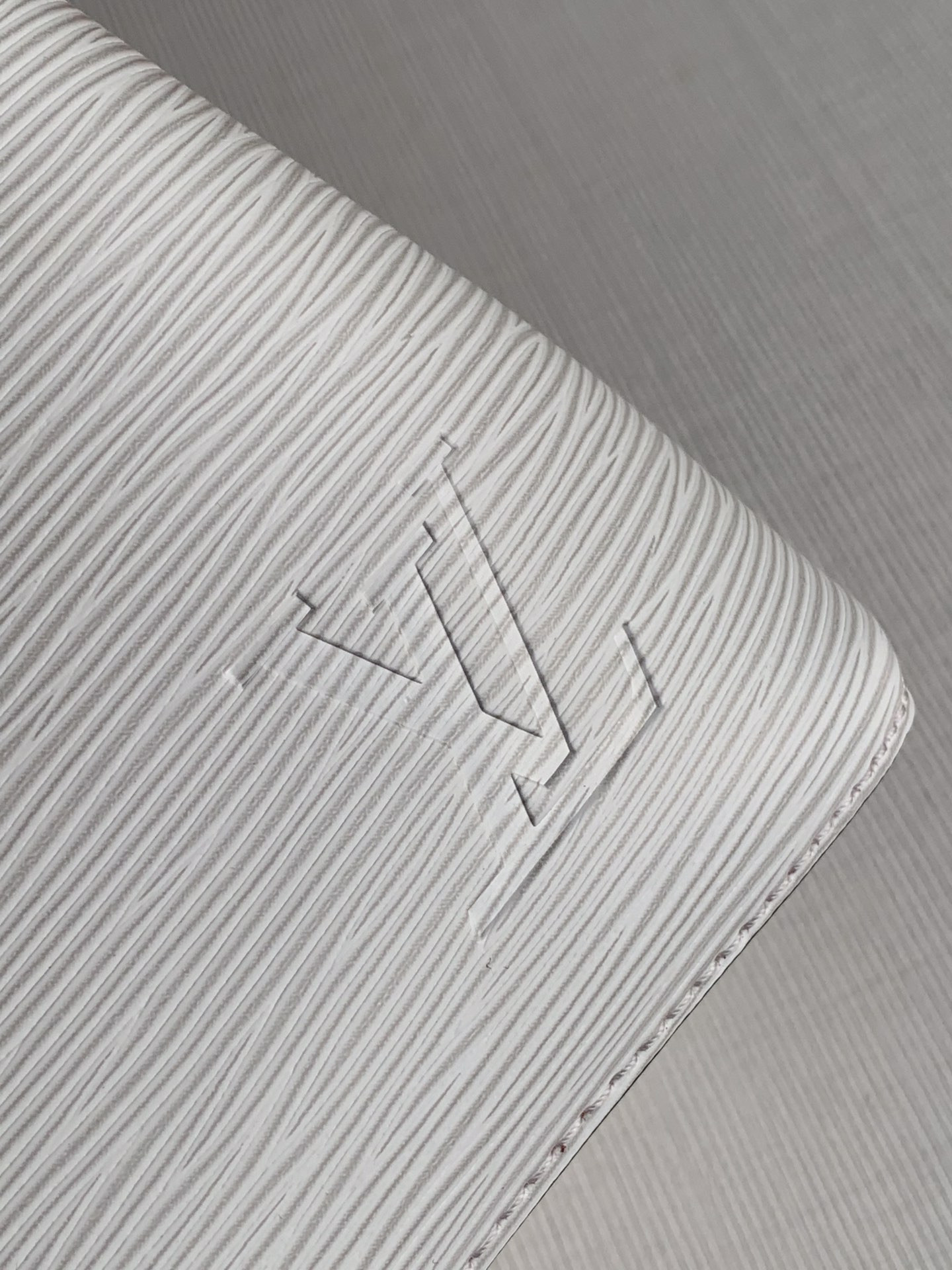 L0vis Vvtt0n Néonoé Bag