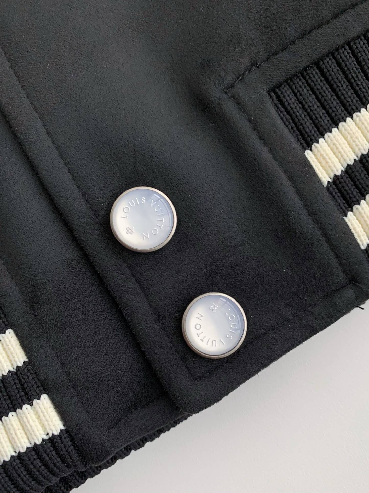 L0vis Vvtt0n  Jackets