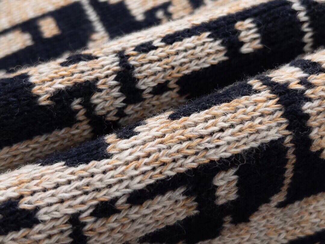 D10r Men’s And Women’s Sweater