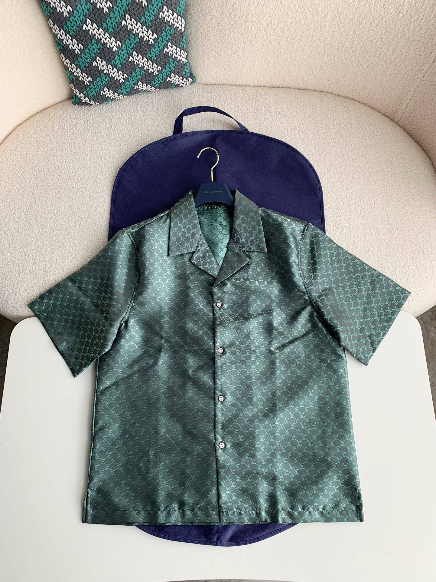 L0vis Vvtt0n  Shirts