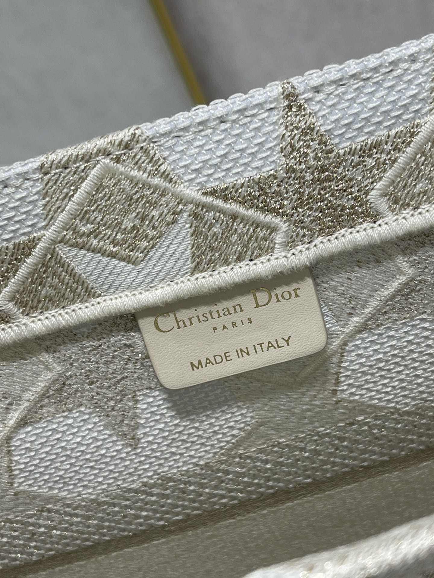 Medium D10r Book Tote