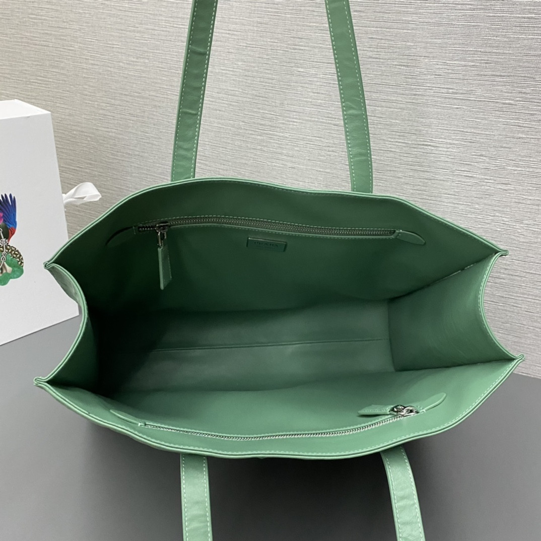 Pra*a Large Antique Tote Bag