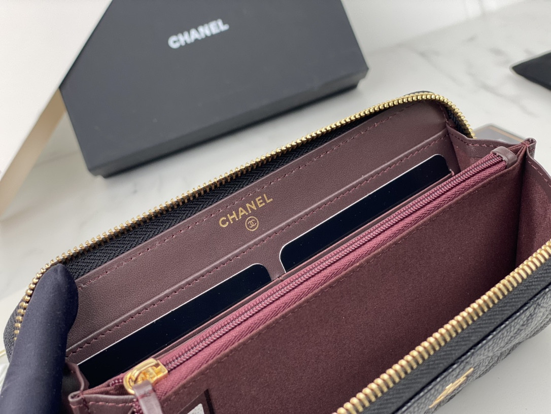 Chanle Zipped Wallet
