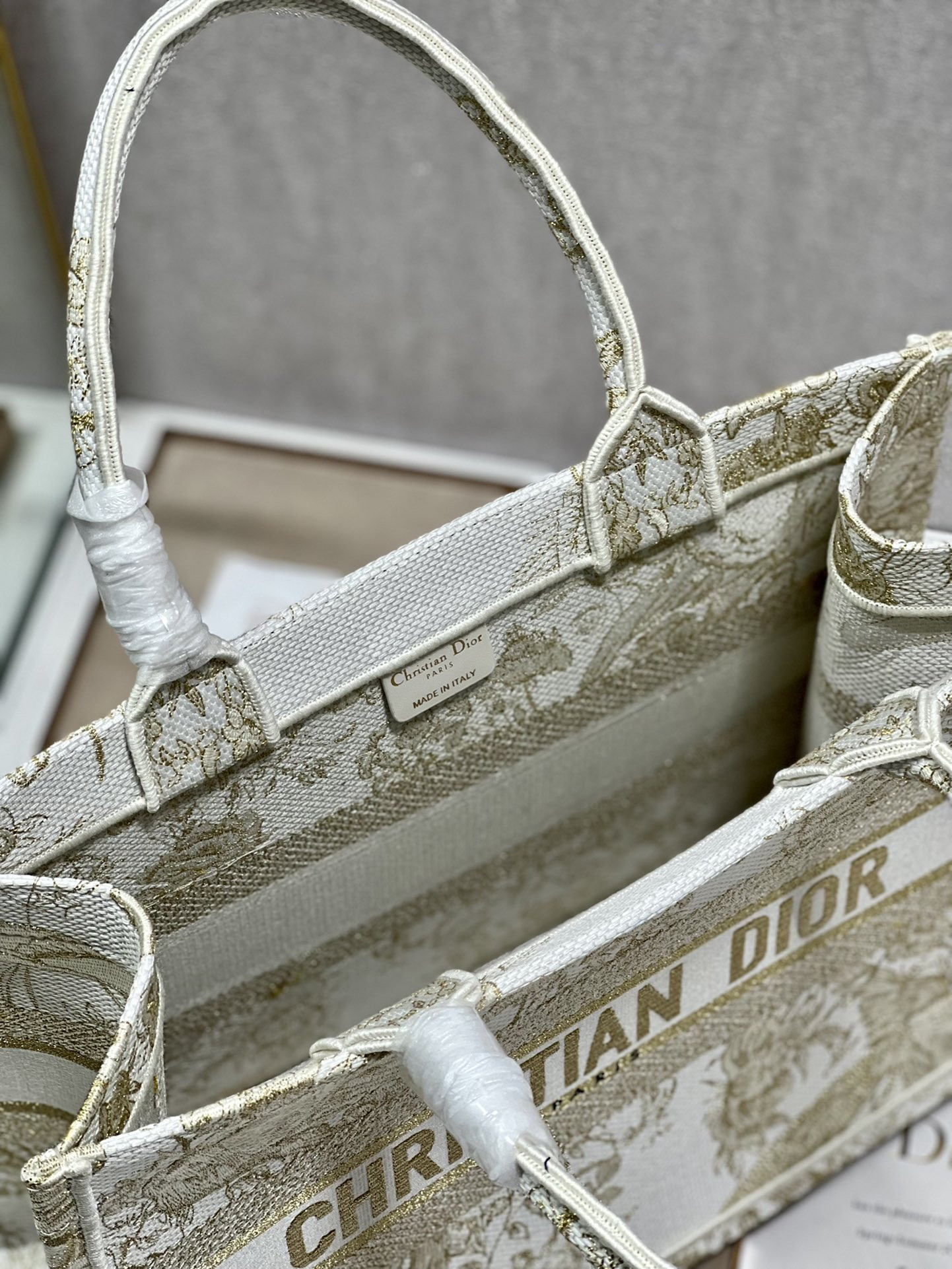 Medium D10r Book Tote