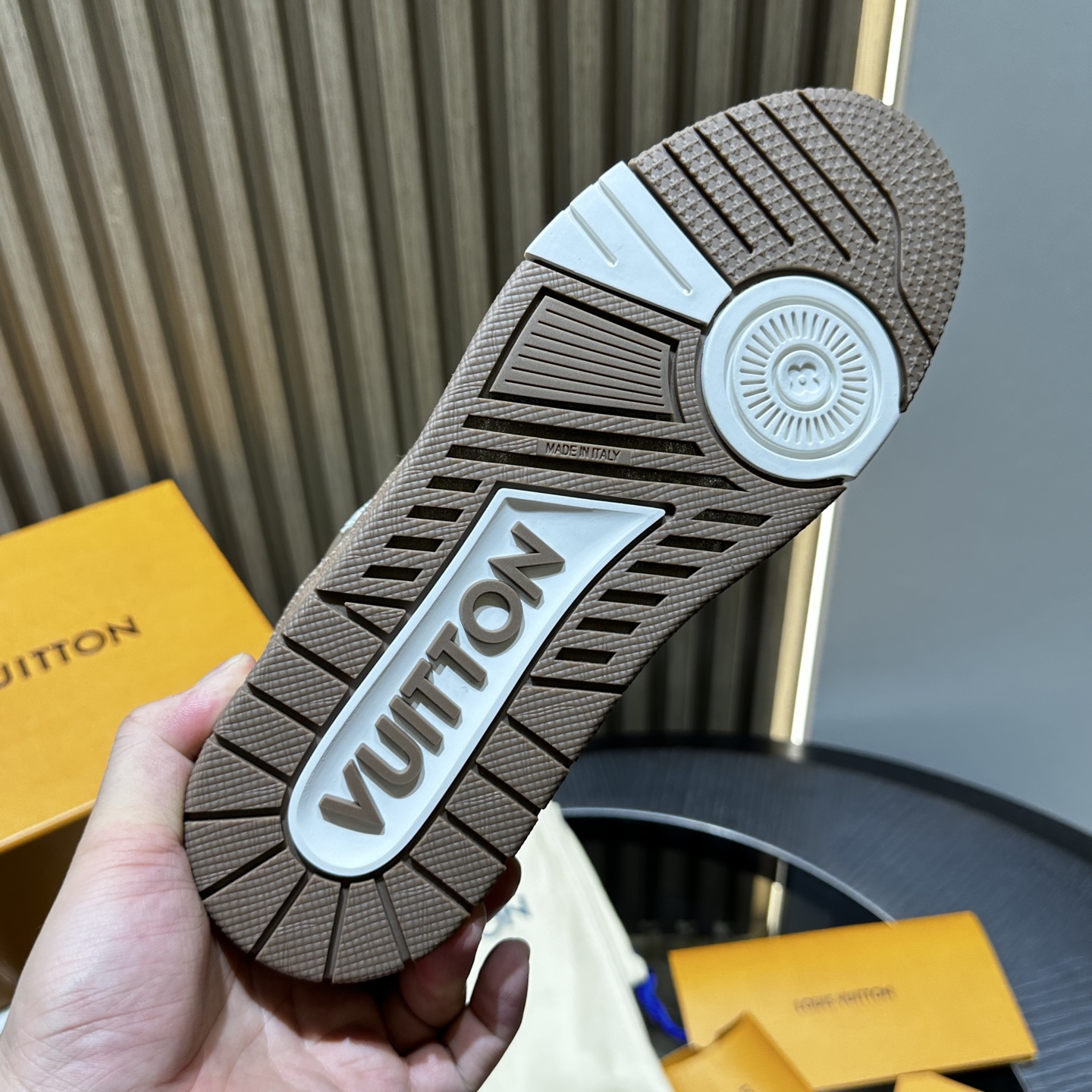 L*V TRAINER Sneakers