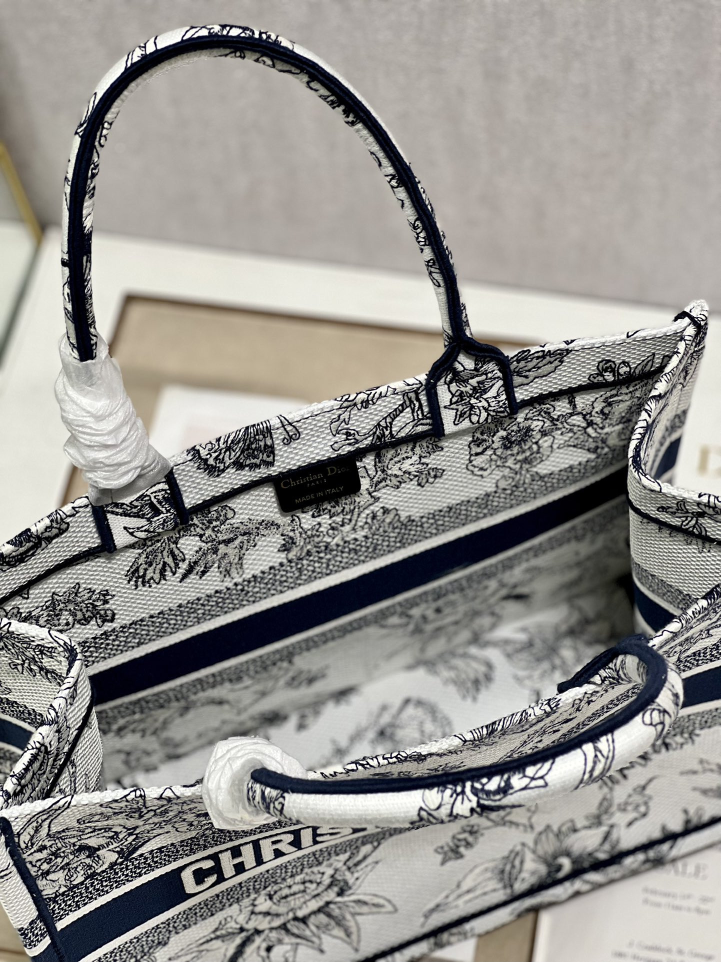 Medium D10r Book Tote