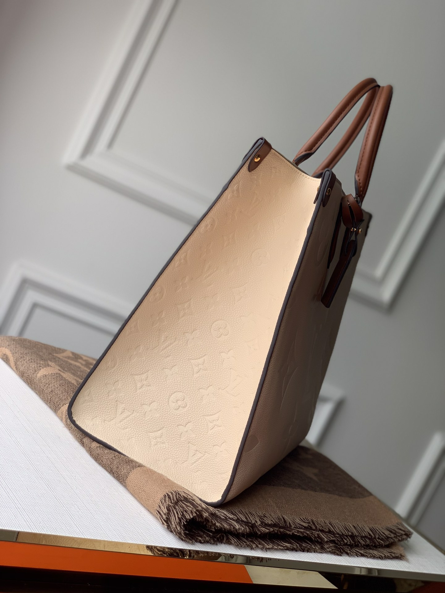 L0vis Vvtt0n Onthego Bag