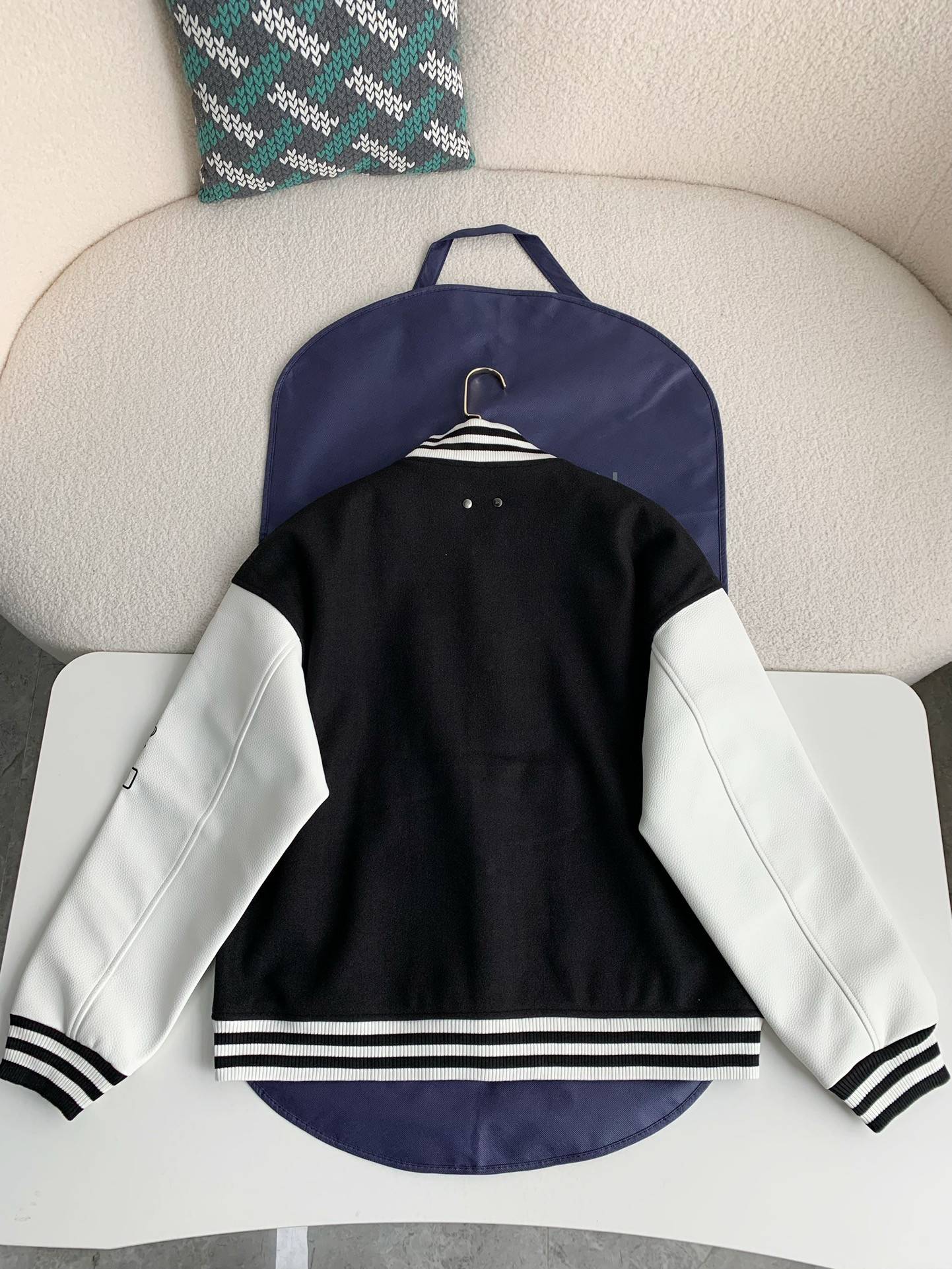 L0vis Vvtt0n  Jackets