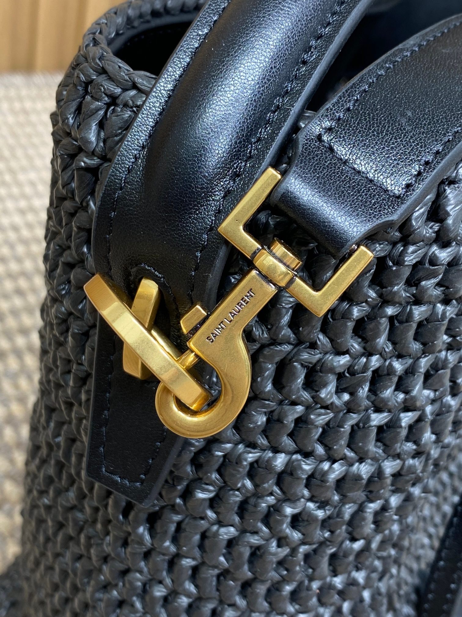 Y51 Sa1nt Lau*nt original leather Y51 bucket bag, raffia and vegetable tanned stitching, with adjustable and detachable shoulder strap size 20x25x16cm Code: 742828