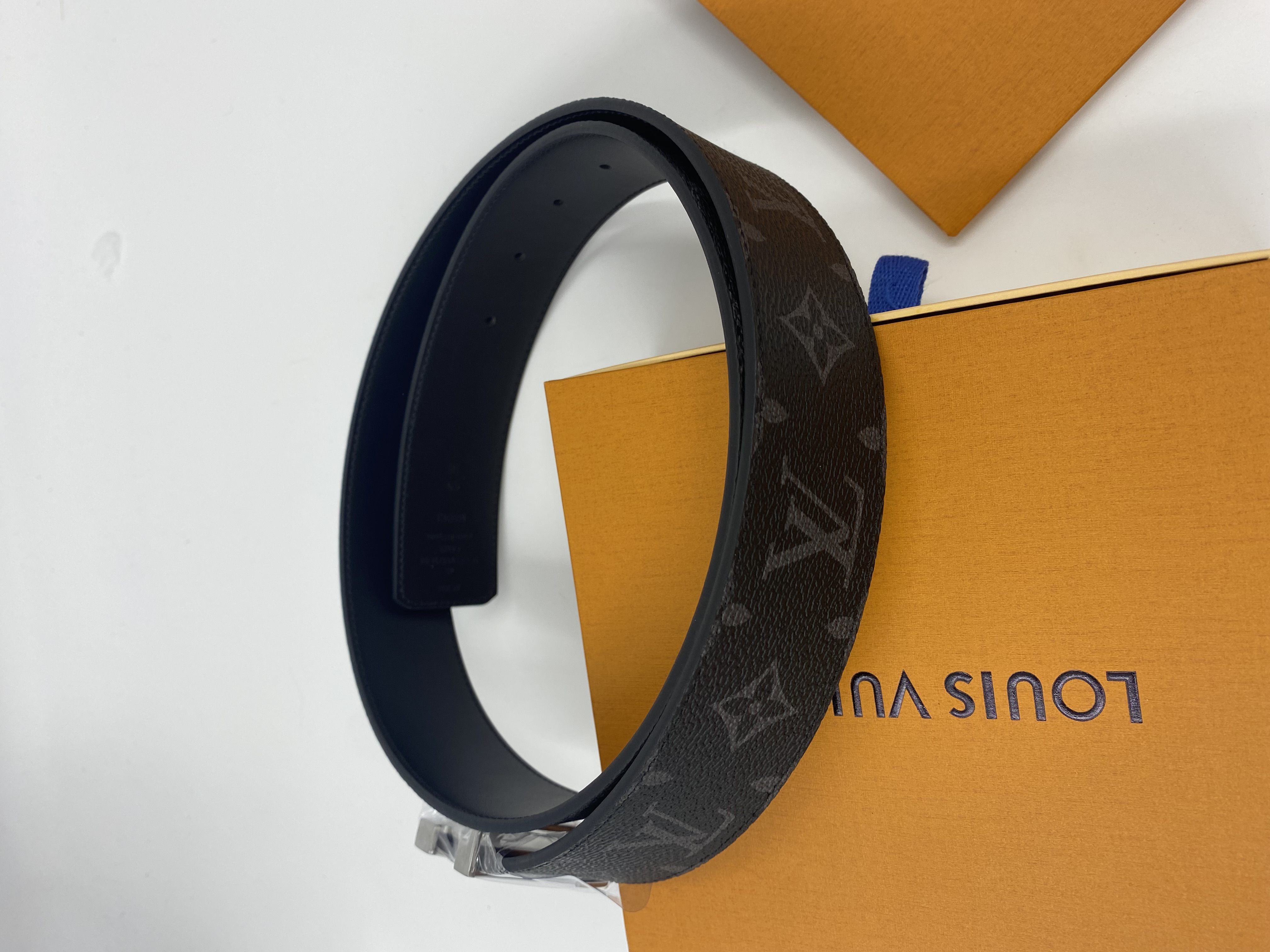 L0vis Vvtt0n Belt 000150