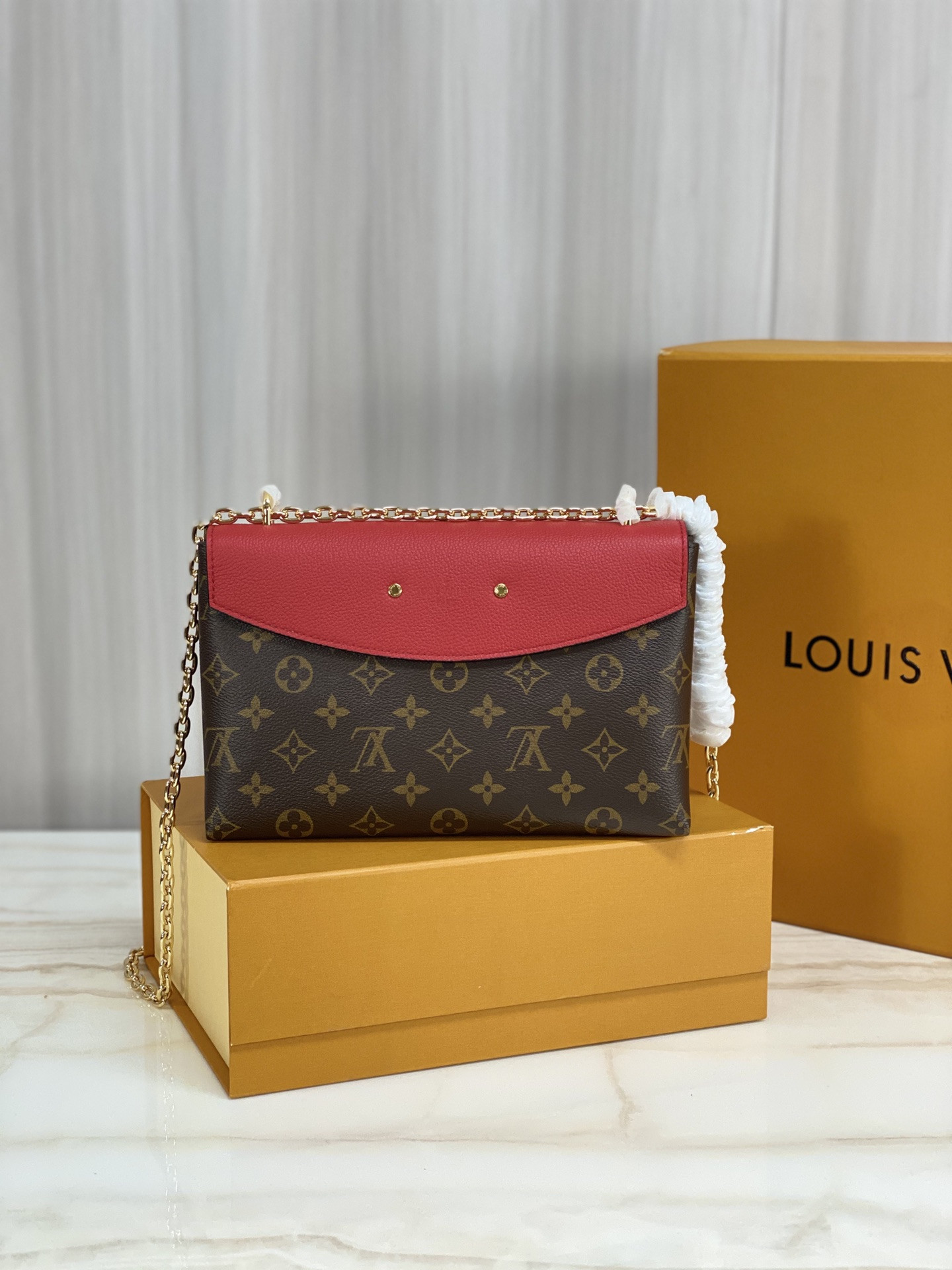 L0vis Vvtt0n Saint Placide Chain Bag