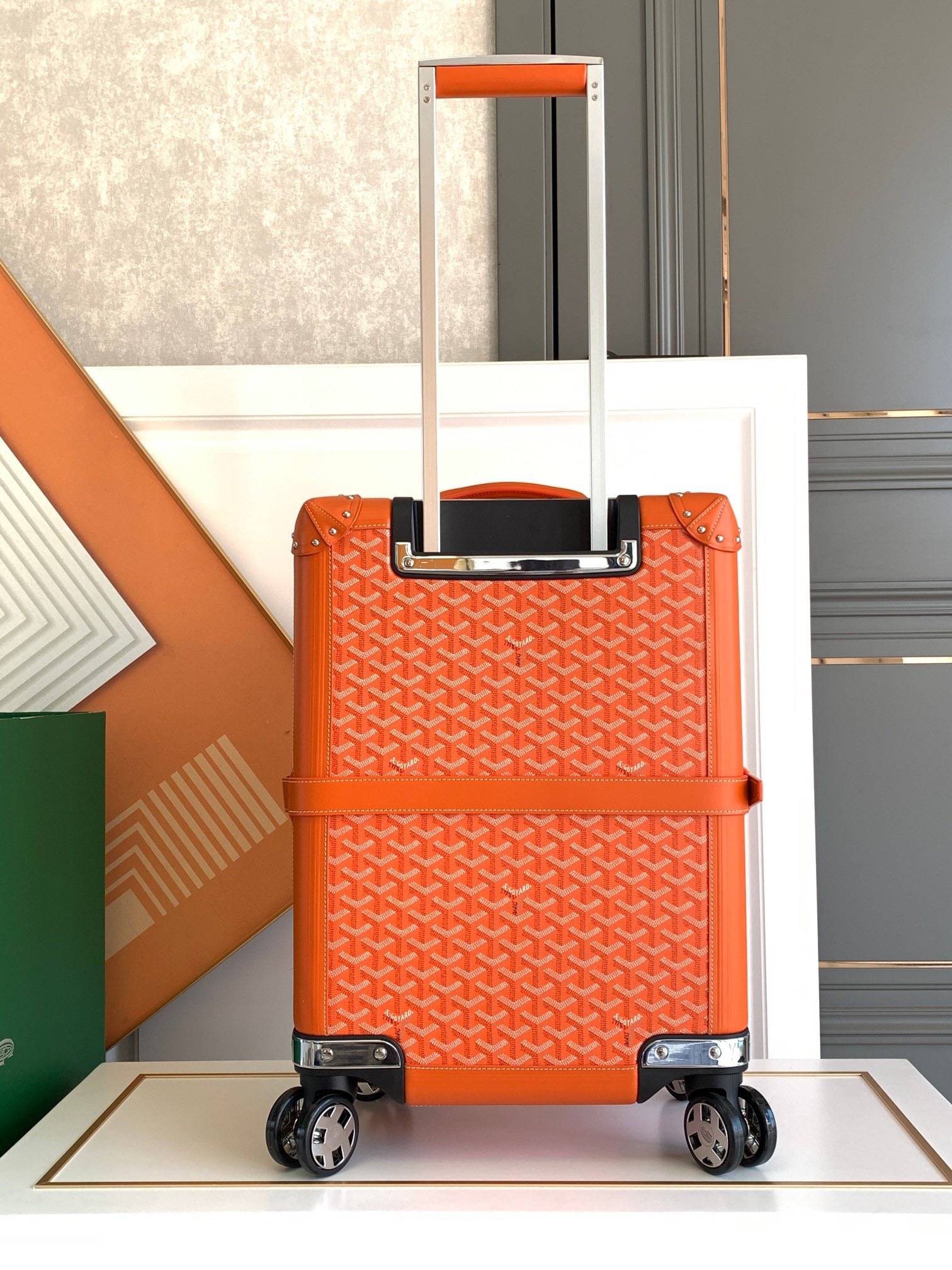 G09ard Rolling Suitcase