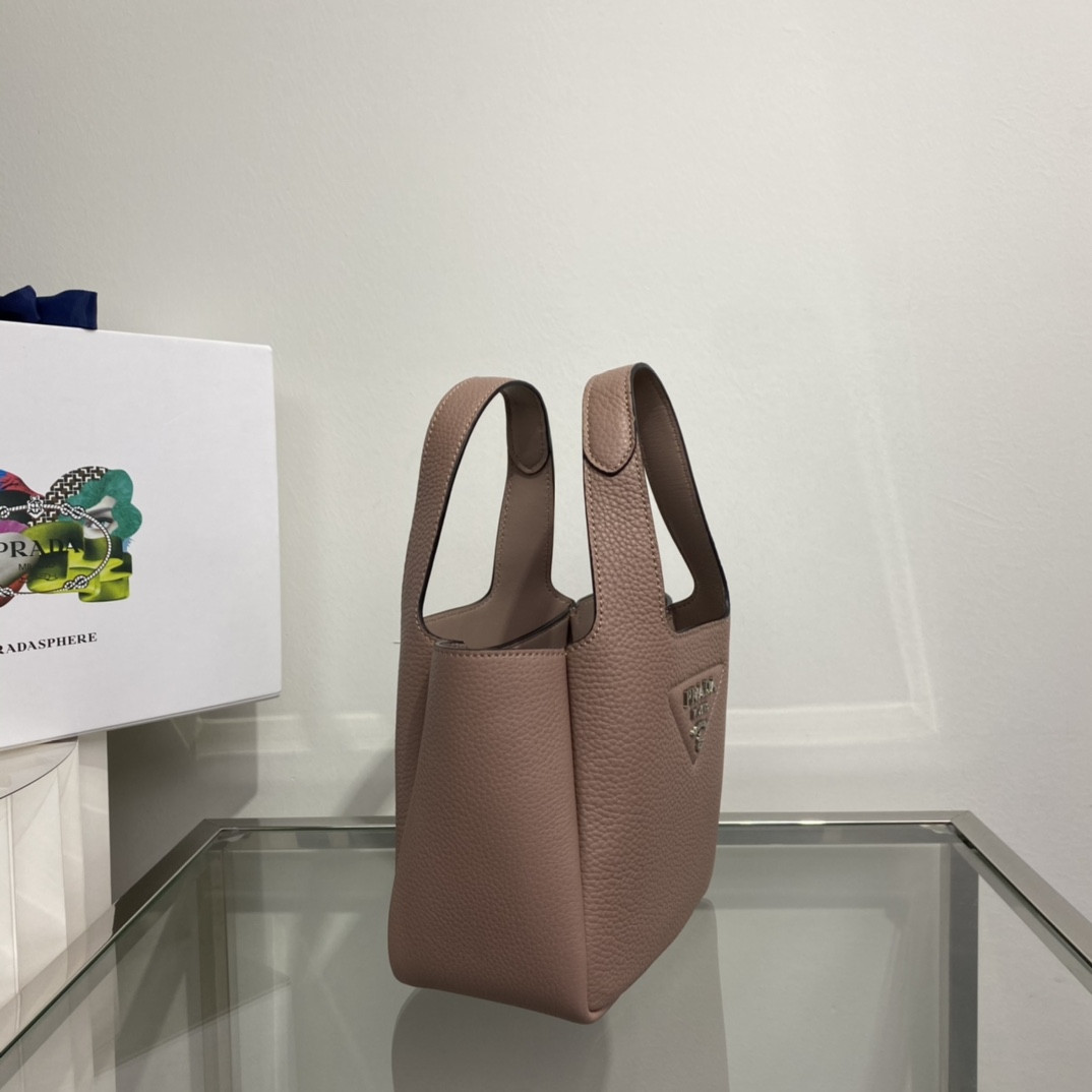 Pra*a Crochet Tote Bag