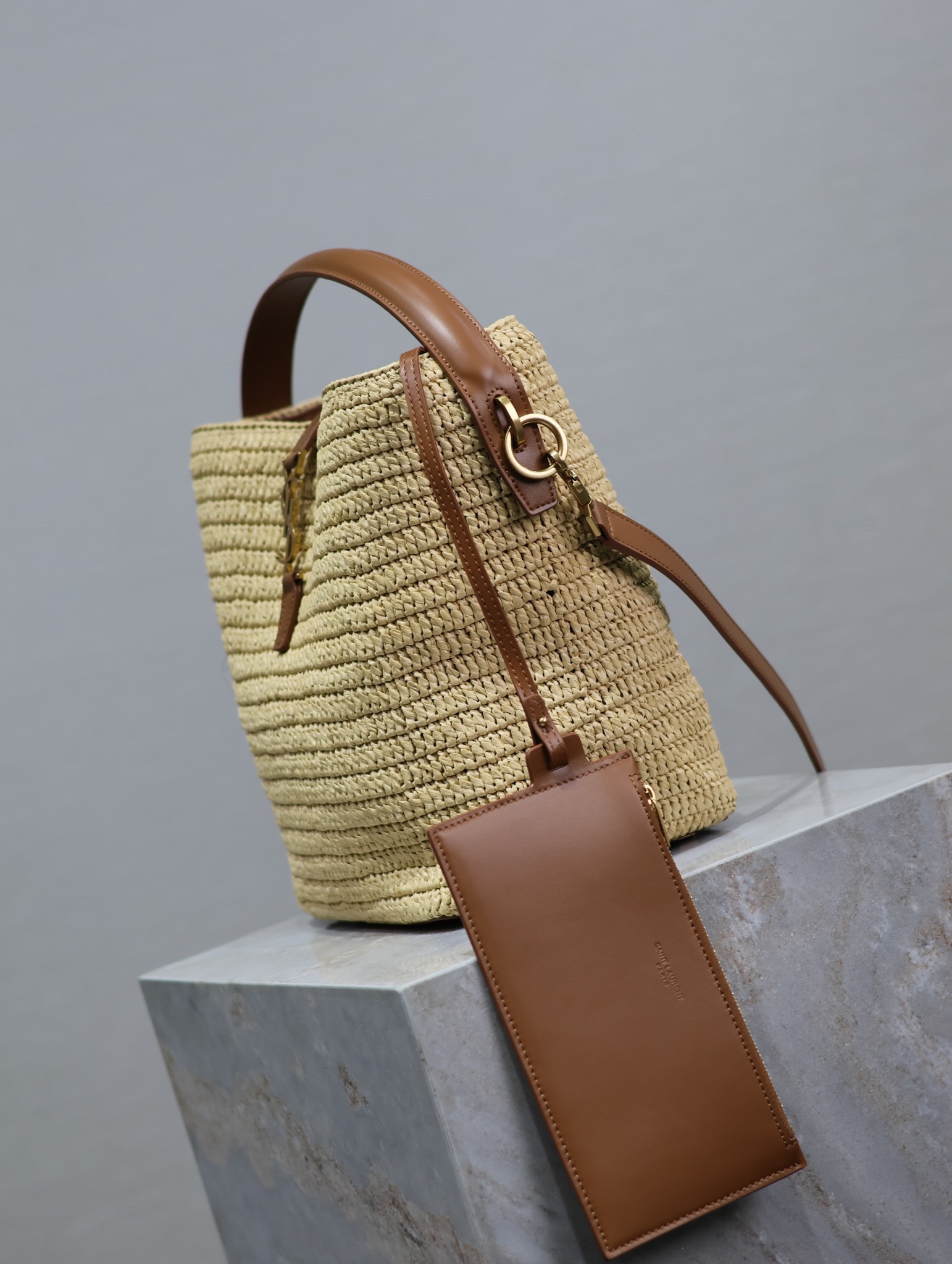 Y51 apricot woven LE 37 woven bucket bag Style number: 742828 Size: 20×25×16cm