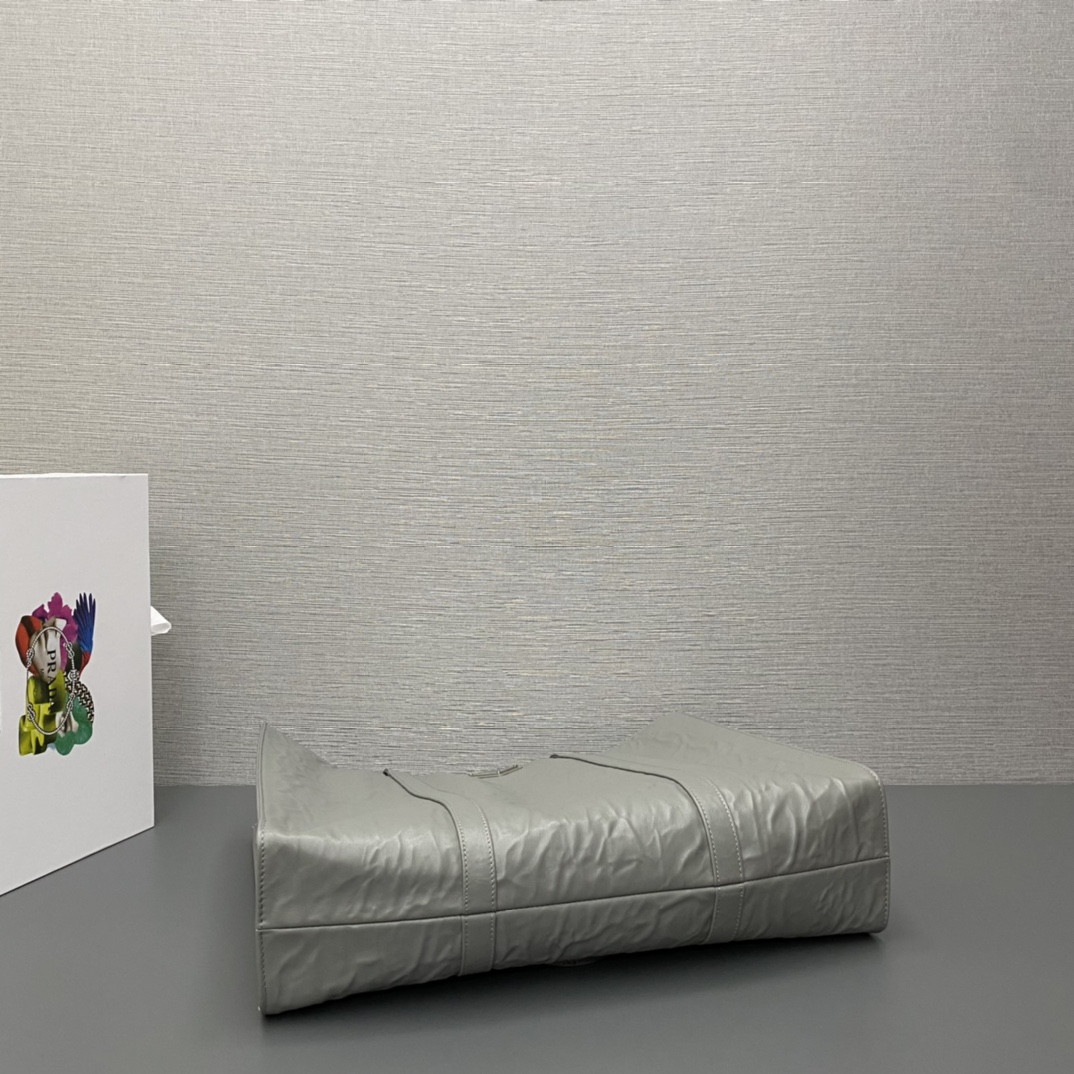 Pra*a Large Antique Tote Bag