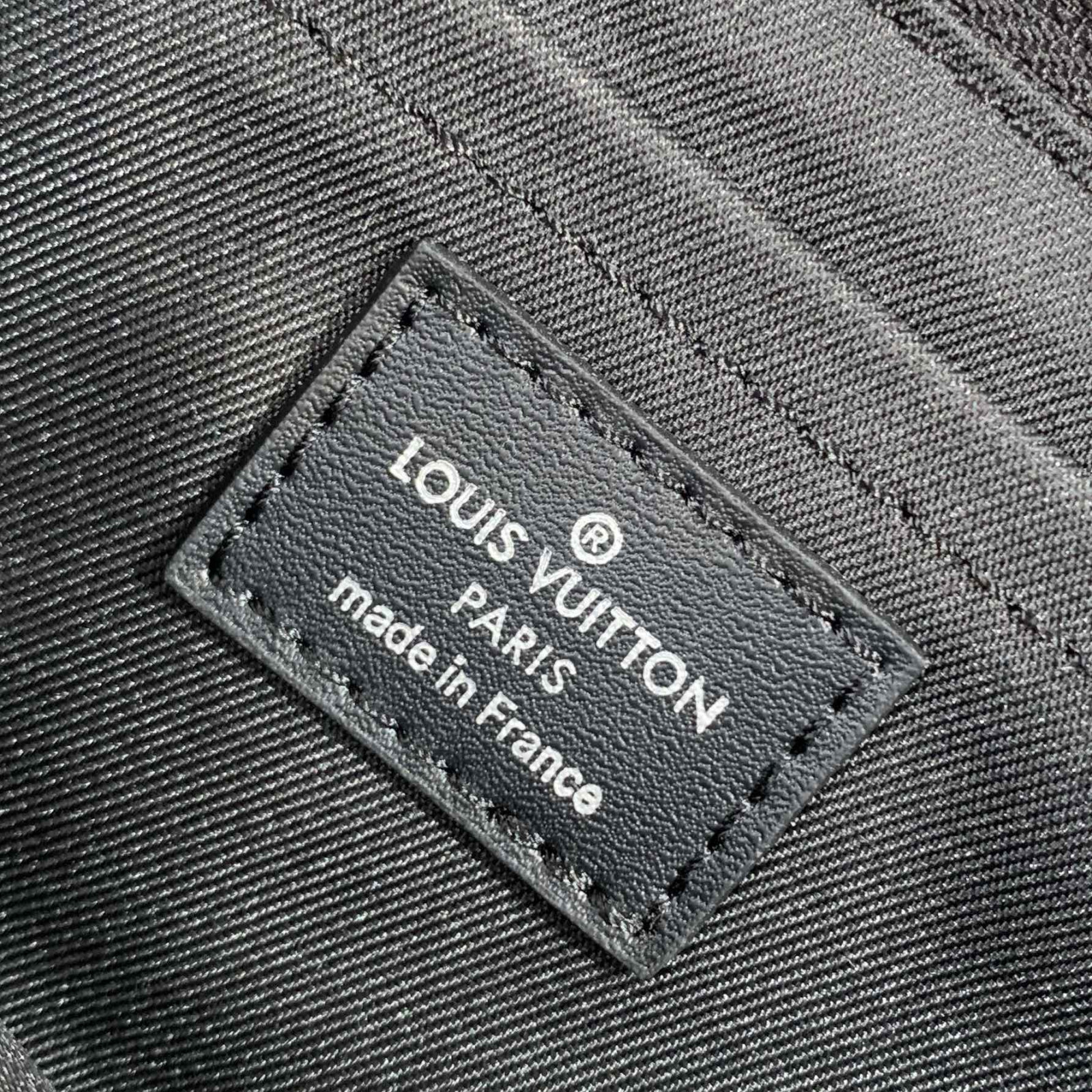 L0vis Vvtt0n Standing Bag