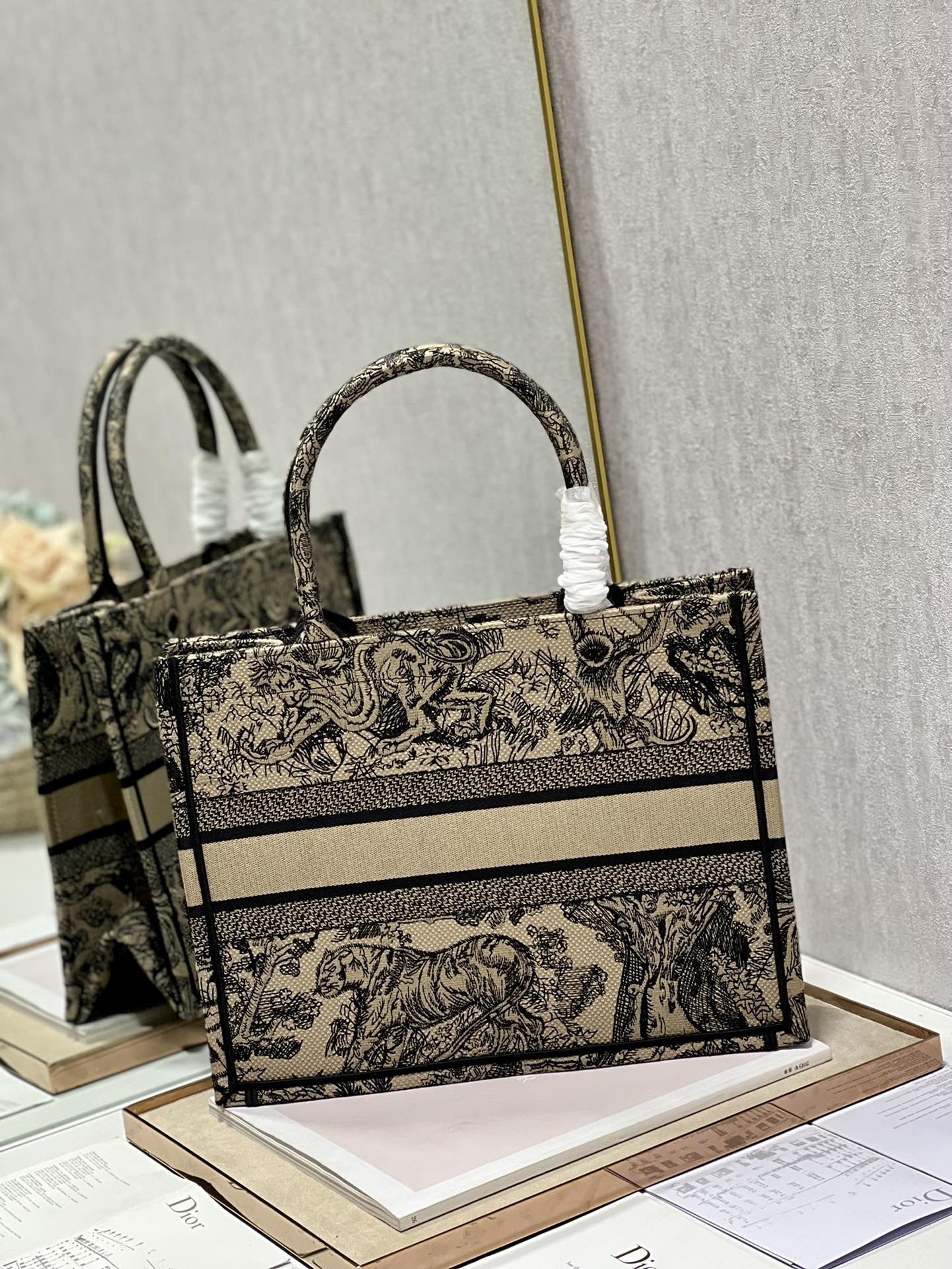 Medium D10r Book Tote