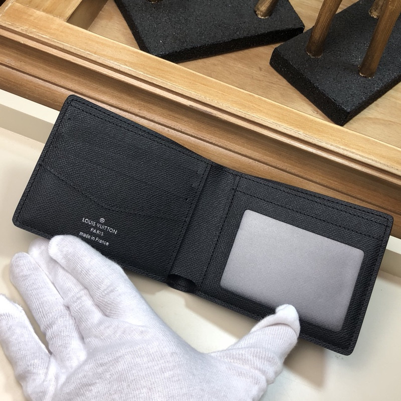 L0vis Vvtt0n Slender Id Bag