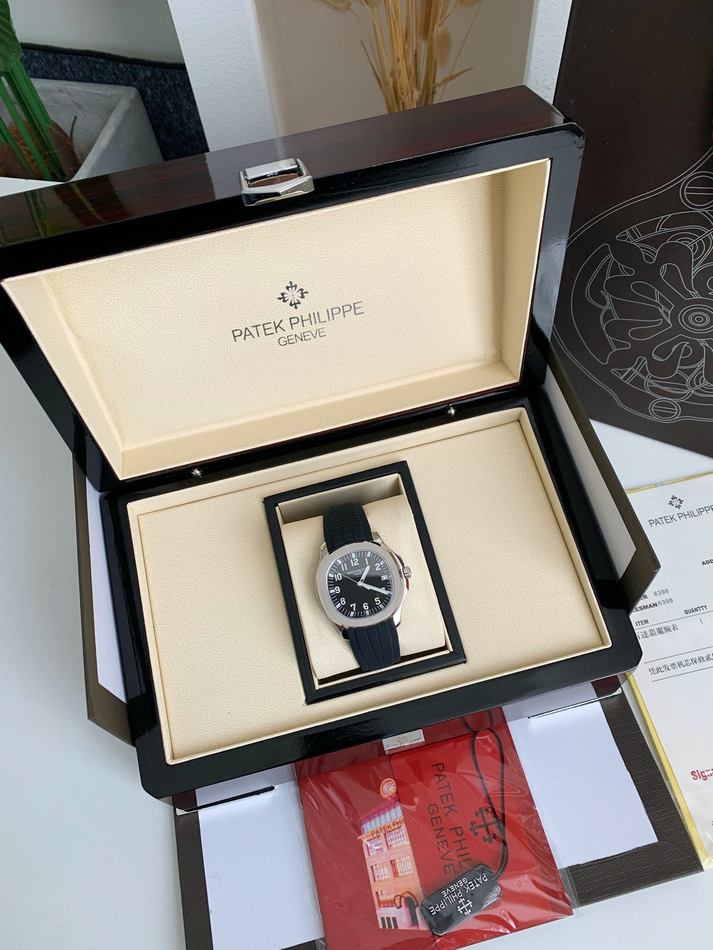 Pat*k Phi1i*pe Custom Gree n grenade 5167R series Watch