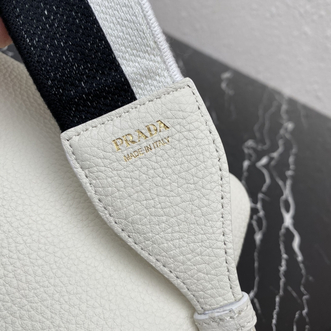 Pra*a Leather Shoulder Bag