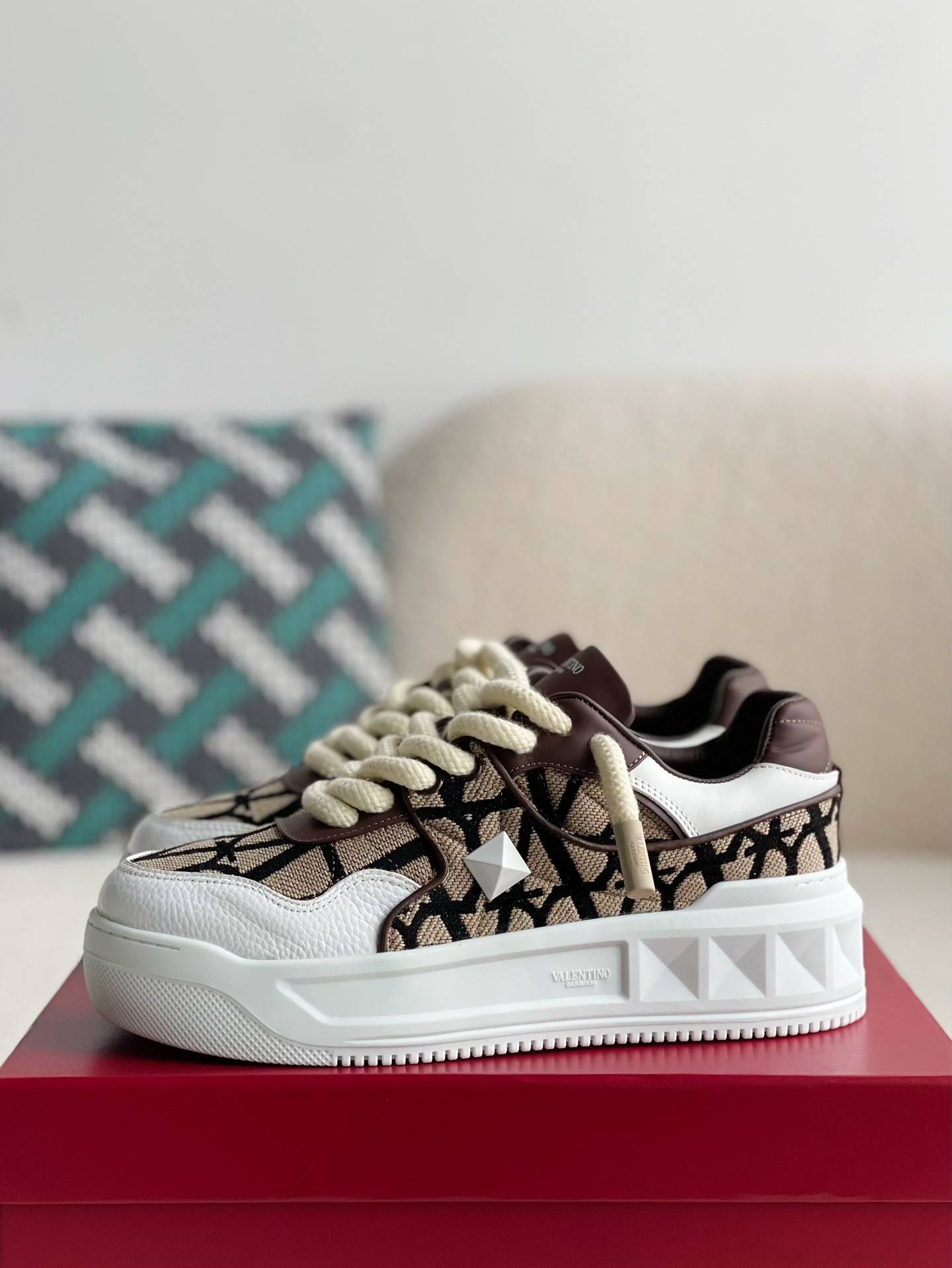Va1e*ntin0 One Stud Sneakers