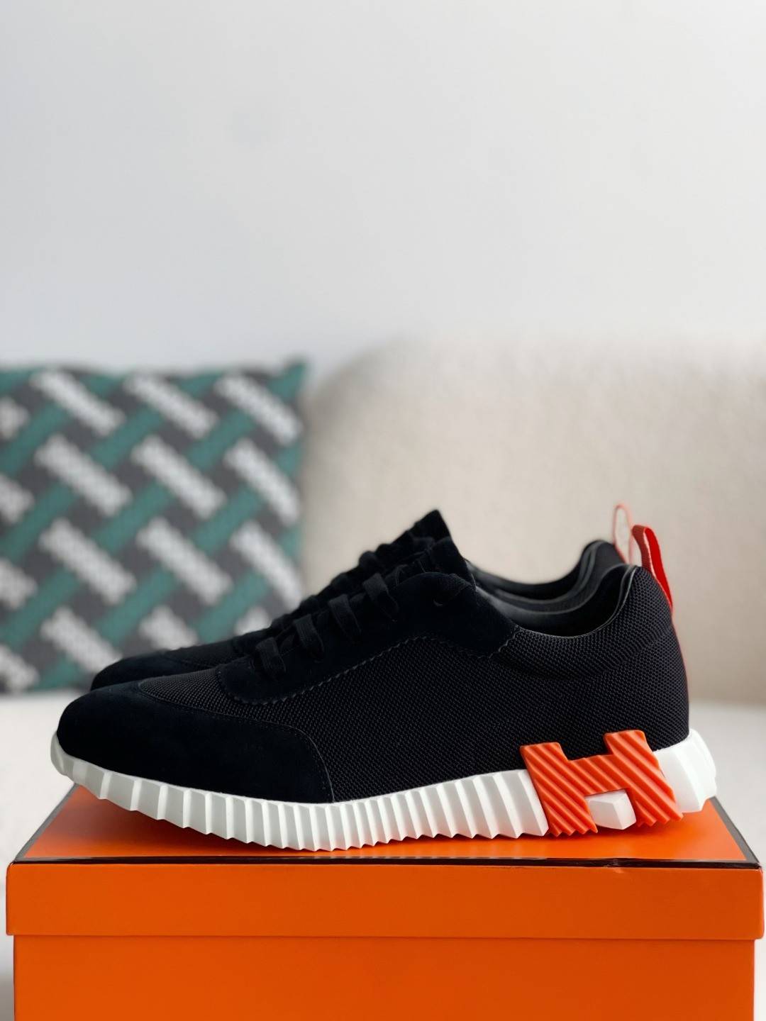 H**me5 Department sneakers