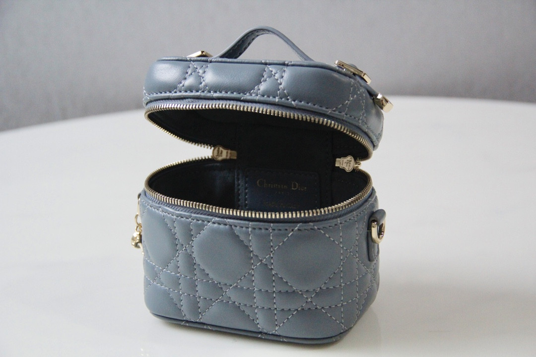 D10r Mini Travel Vanity