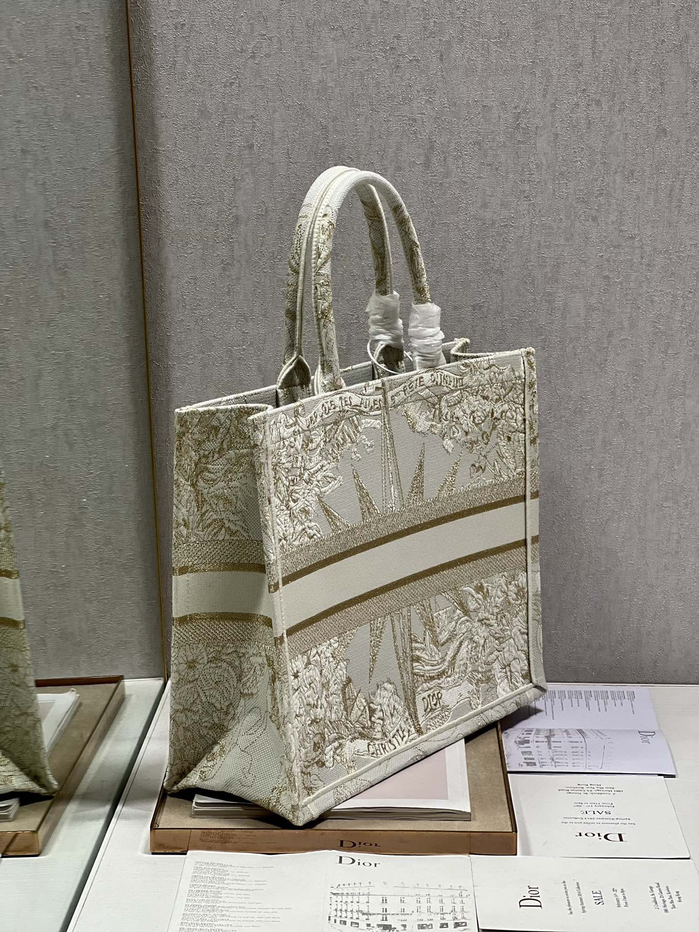 Large D10r Book Tote