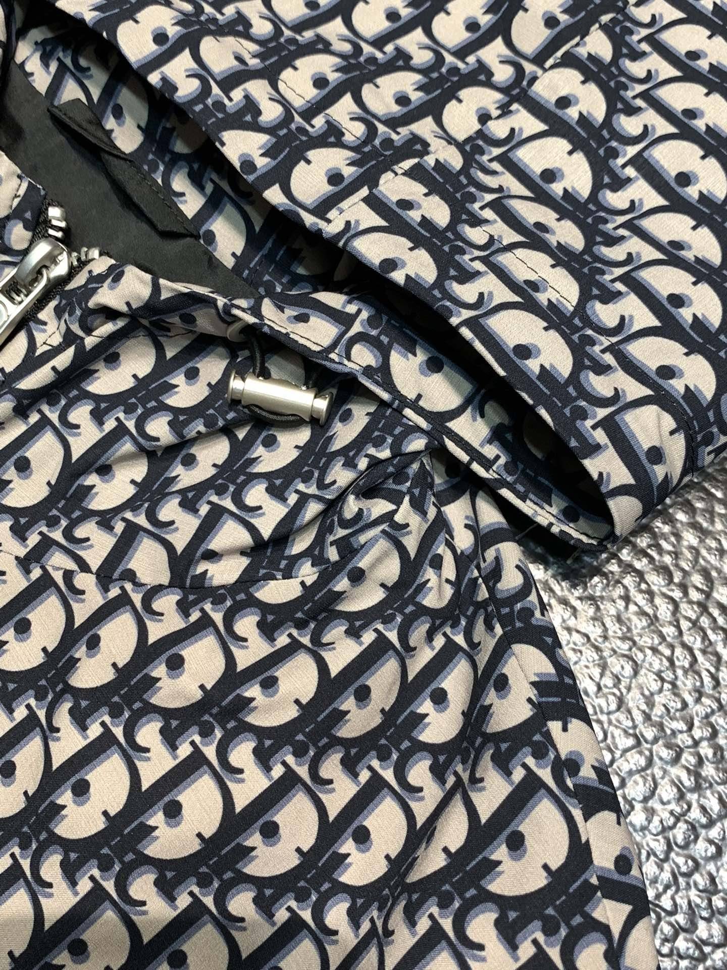 D10r hooded windbreaker jacket