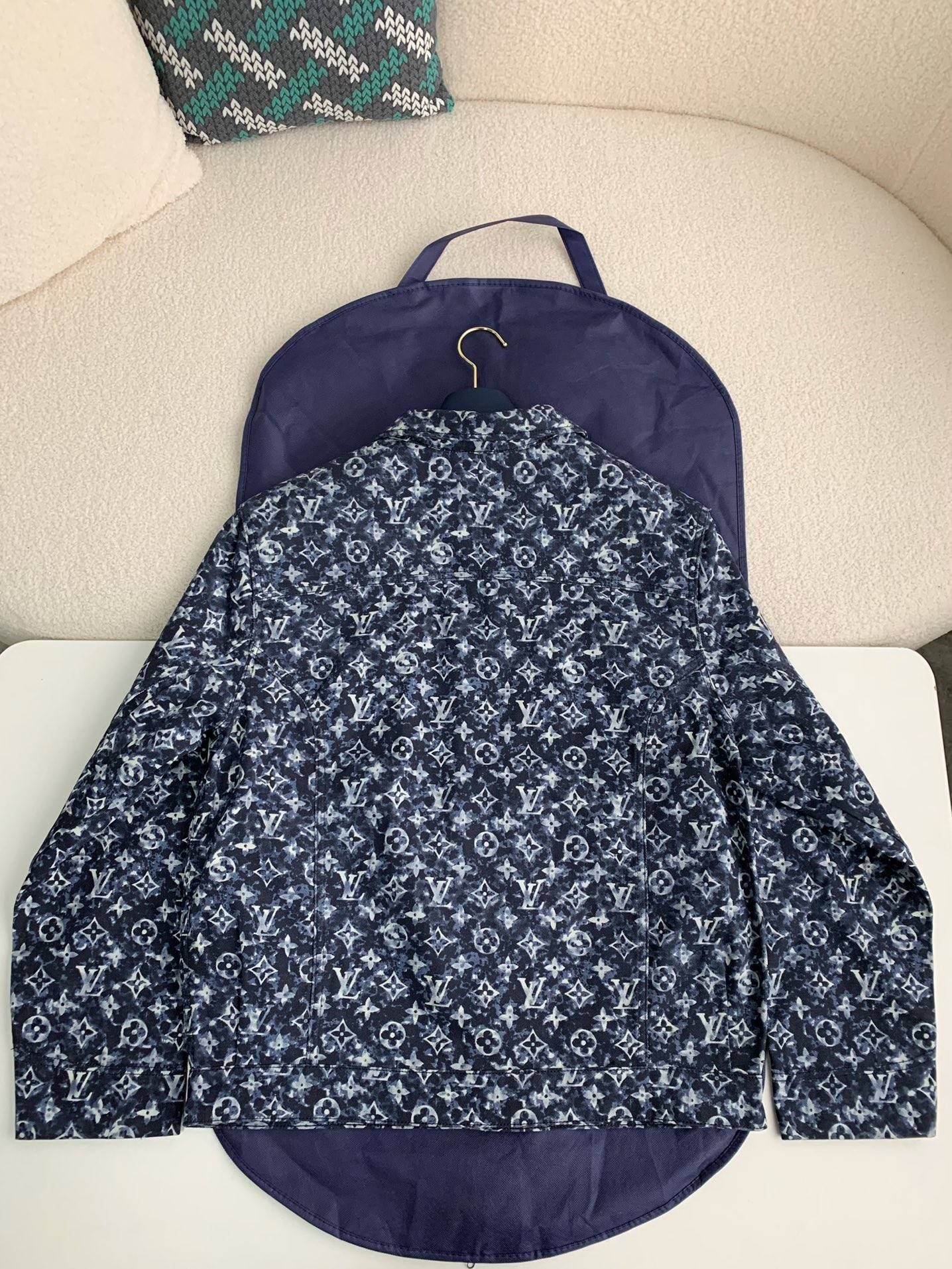 L0vis Vvtt0n Classic Logo printed all over patchwork denim jacket