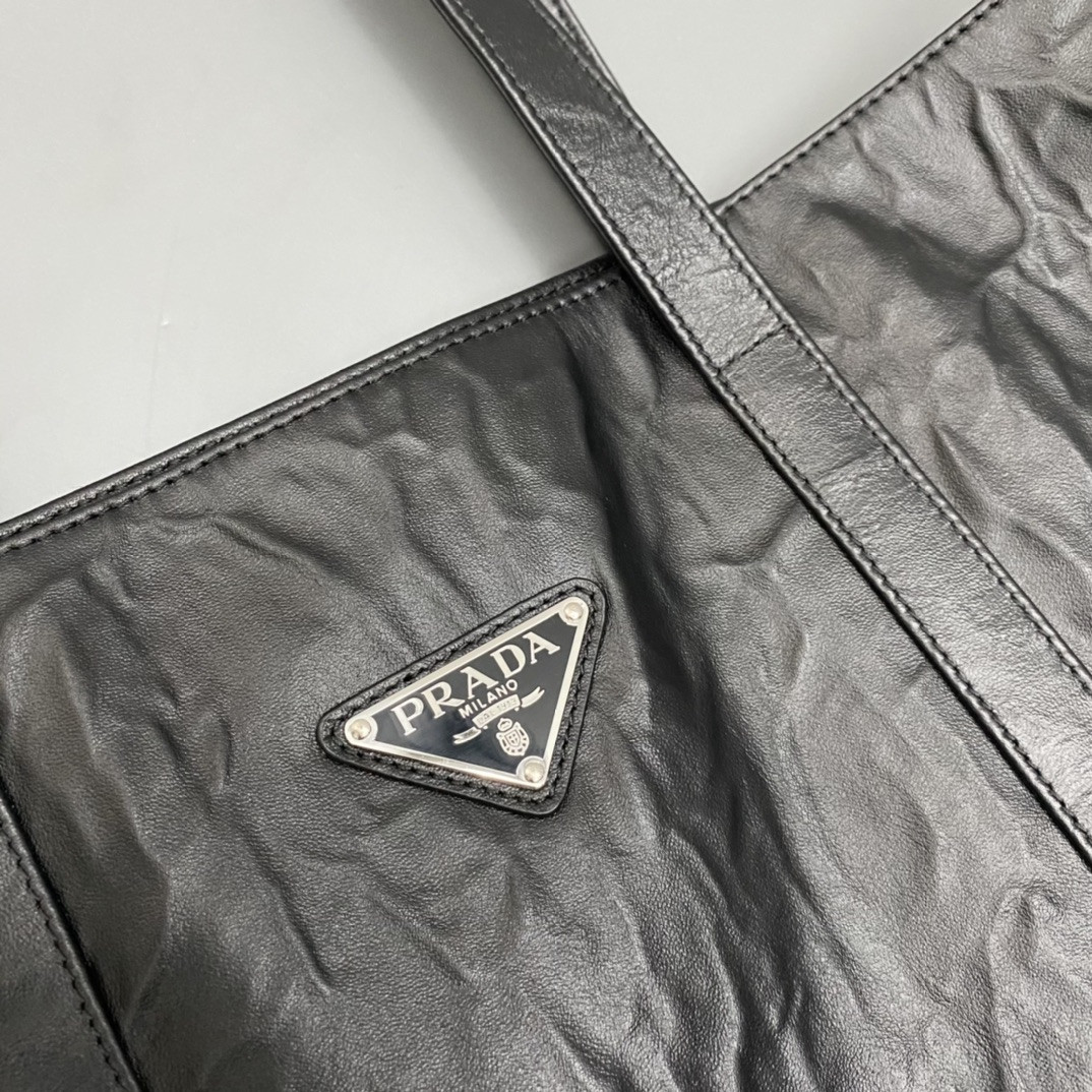 Pra*a Large Antique Tote Bag