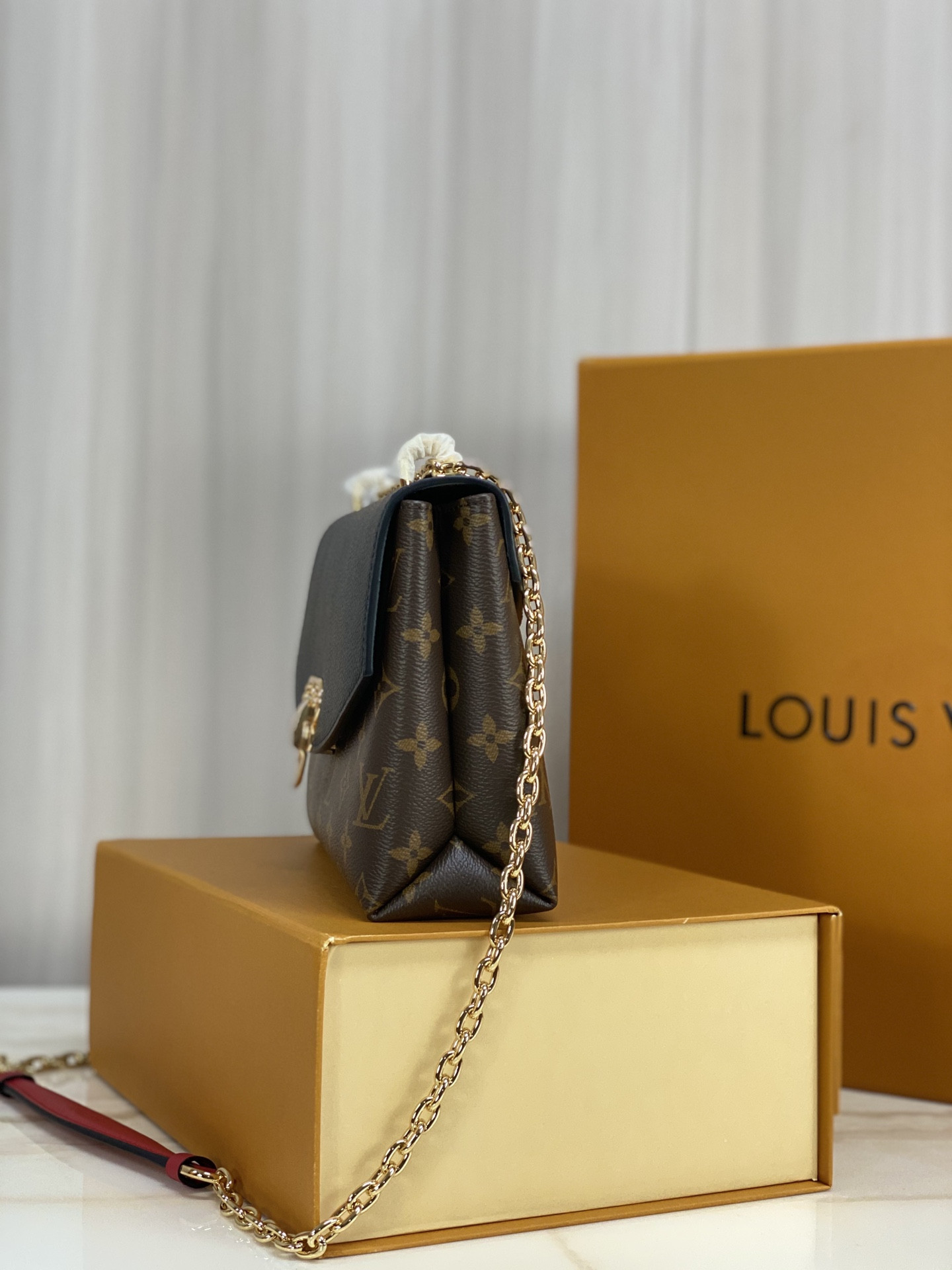 L0vis Vvtt0n Saint Placide Chain Bag