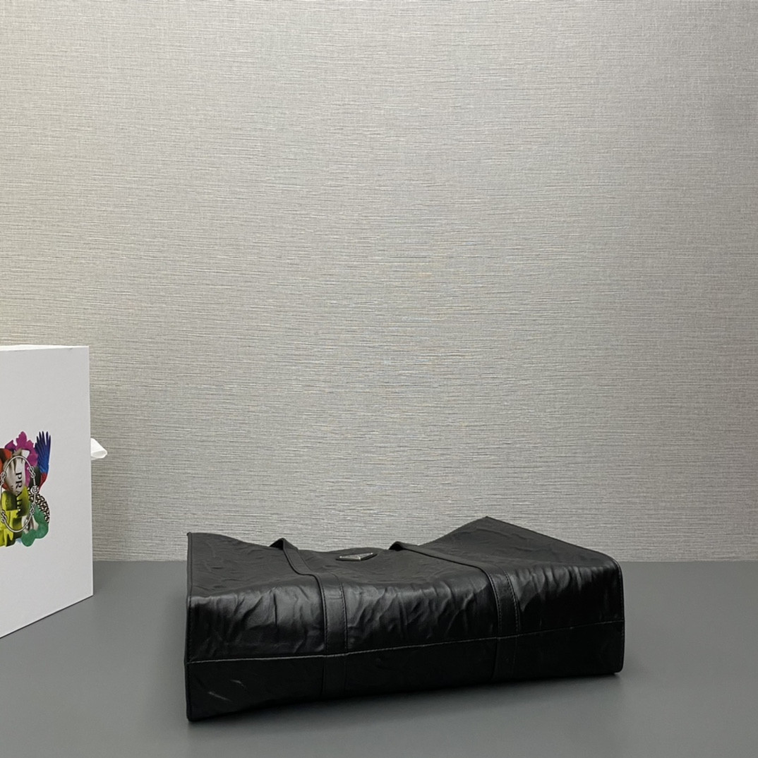 Pra*a Large Antique Tote Bag