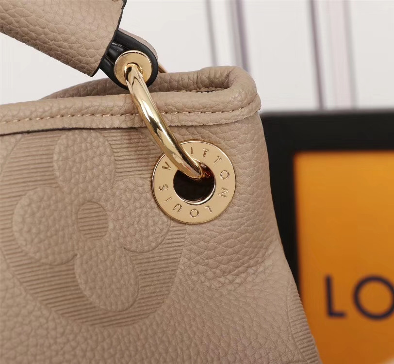 L0vis Vvtt0n Artsy Bag