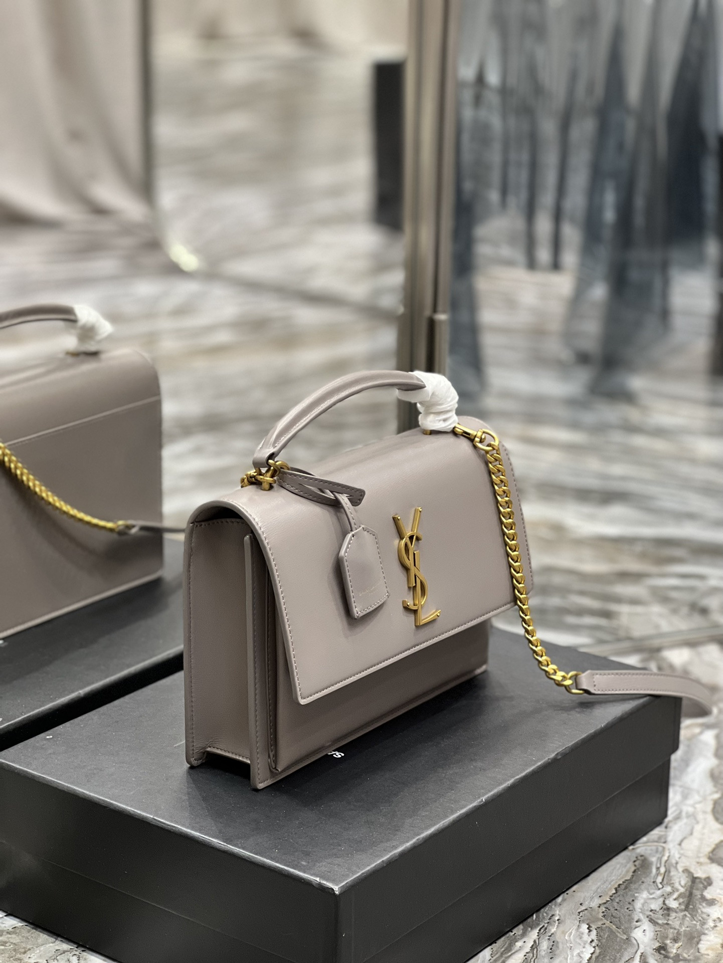 Y51 Sunset Medium Top Handle In Smooth Leather