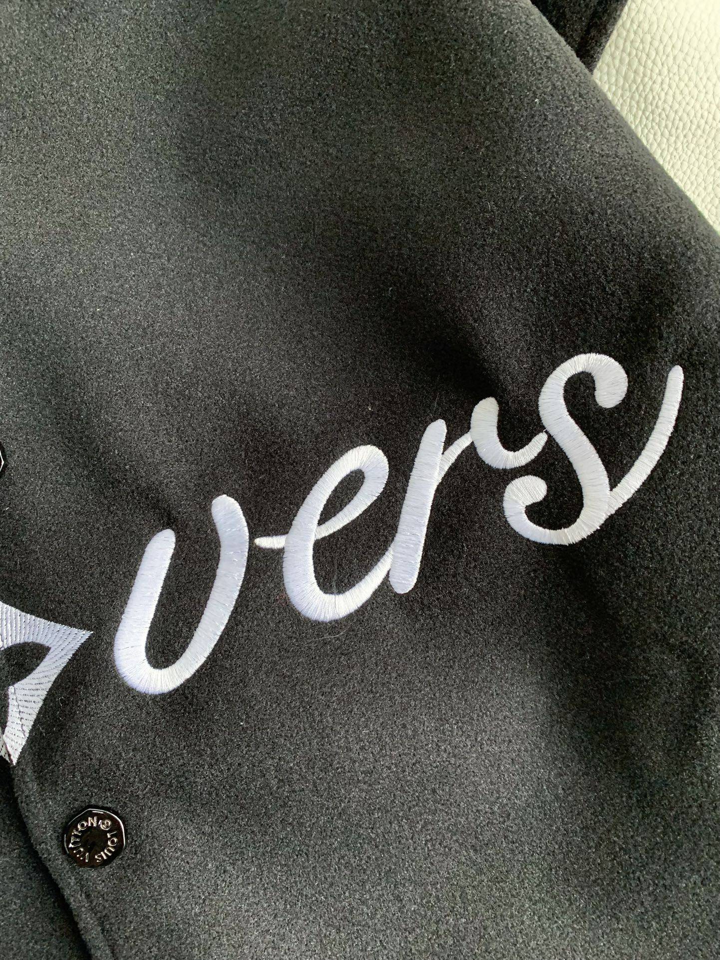 L0vis Vvtt0n  Jackets