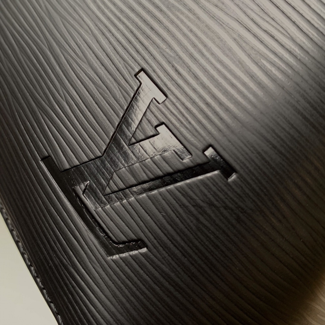 L0vis Vvtt0n Néonoé Bag